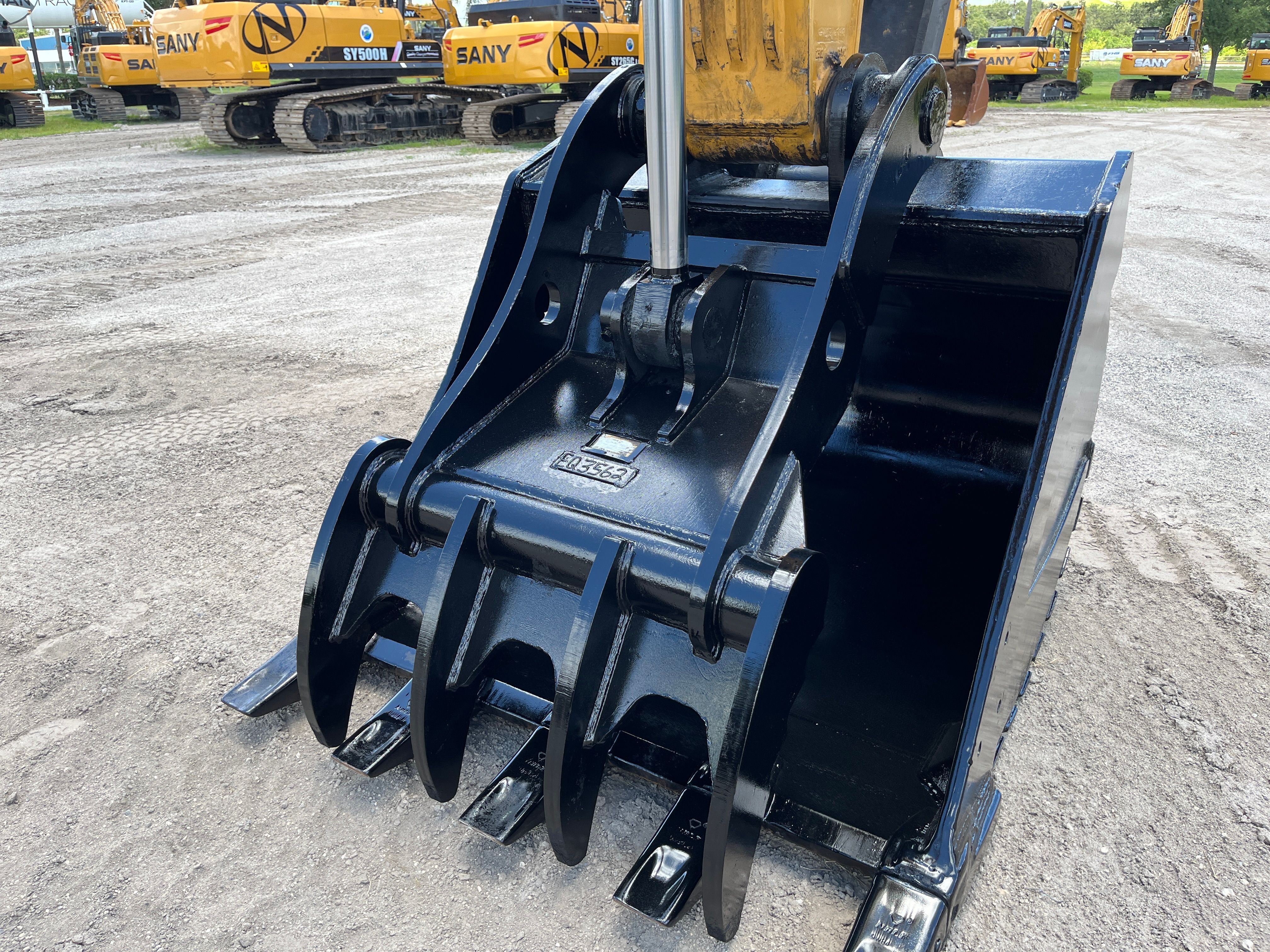 THUMB FOR SY365C (NO QUICK COUPLER) Photo 1 Thumbnail