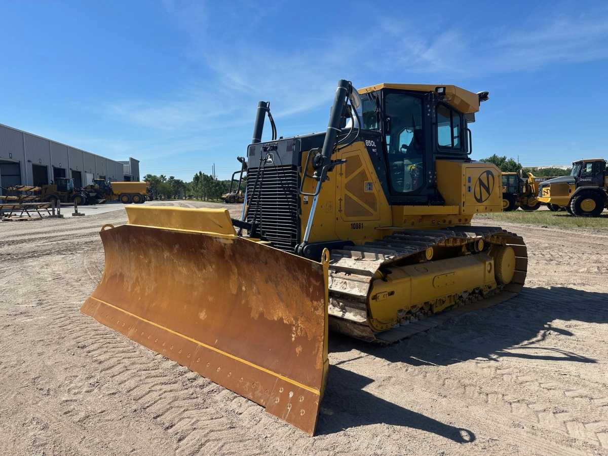 2023 JOHN DEERE 850L WLT Photo 1