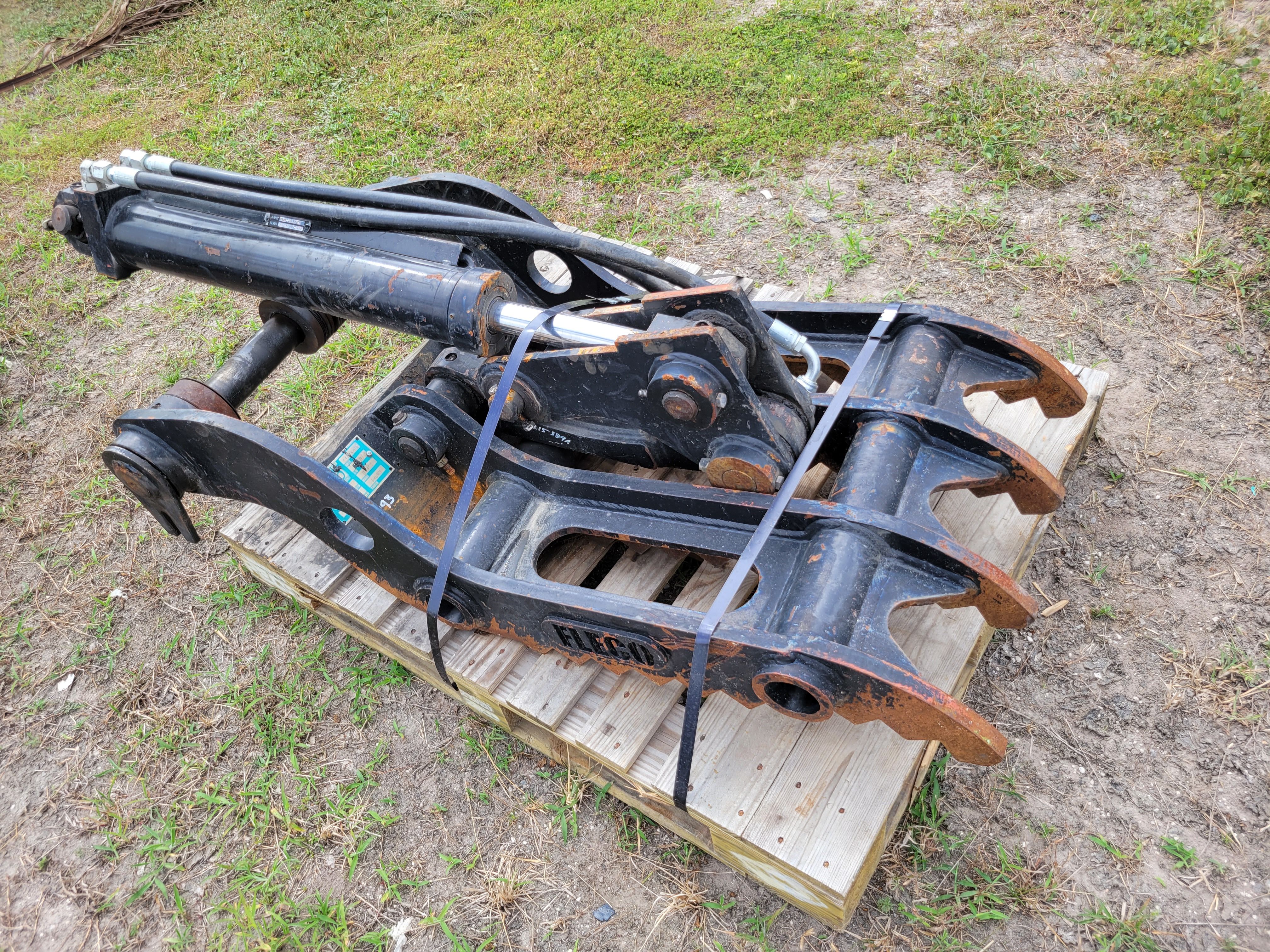 PROGRESSIVE THUMB FOR SY135C (SHORT - NO QC) Photo 1 Thumbnail