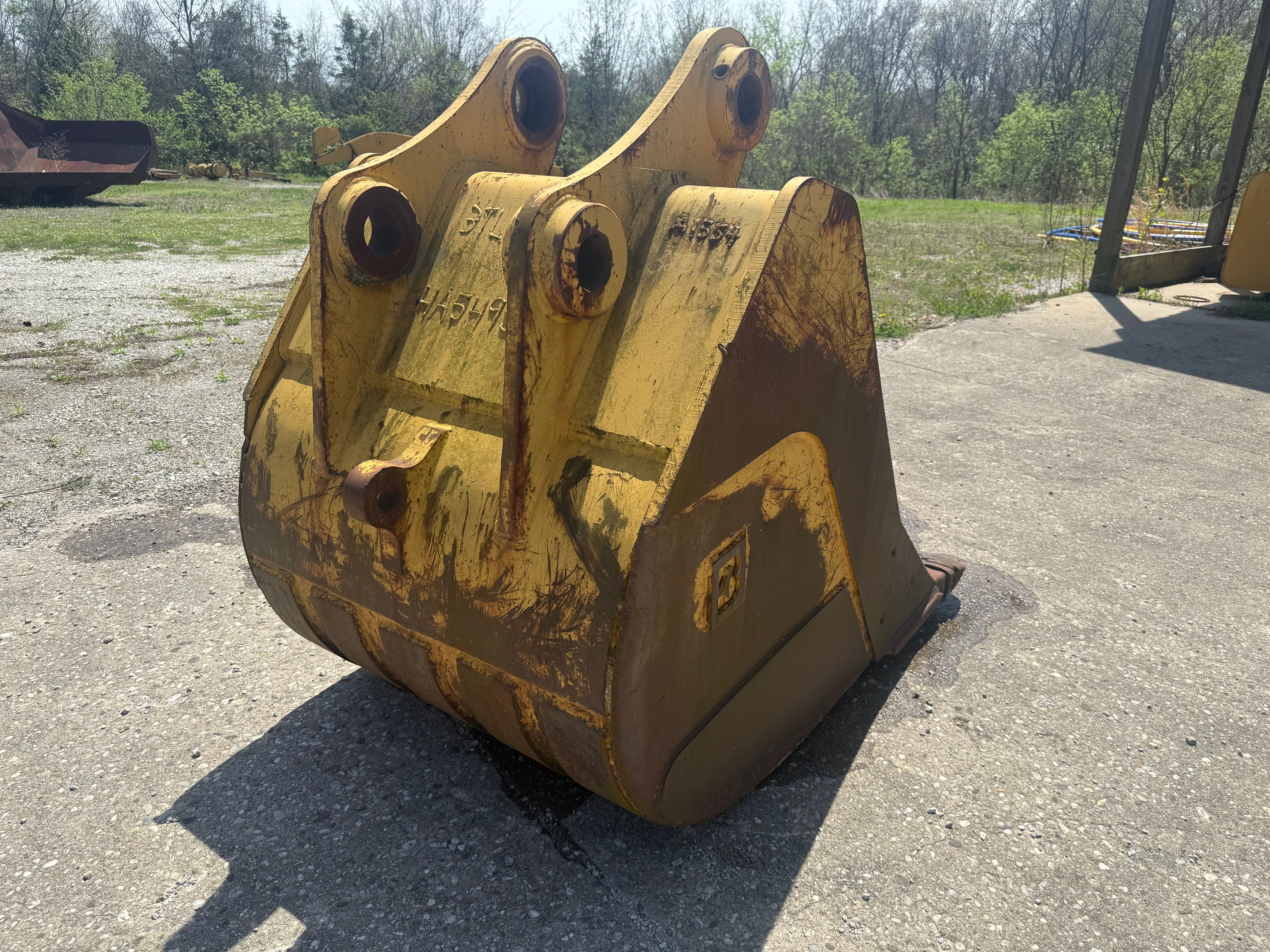 42" EXCAVATOR BUCKET Photo 3 Thumbnail
