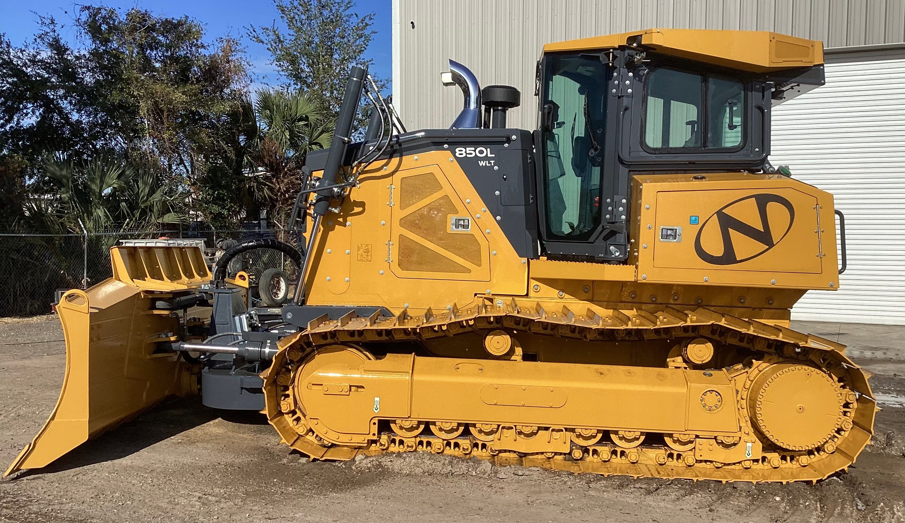 2023 JOHN DEERE 850L WLT Photo 2 Thumbnail