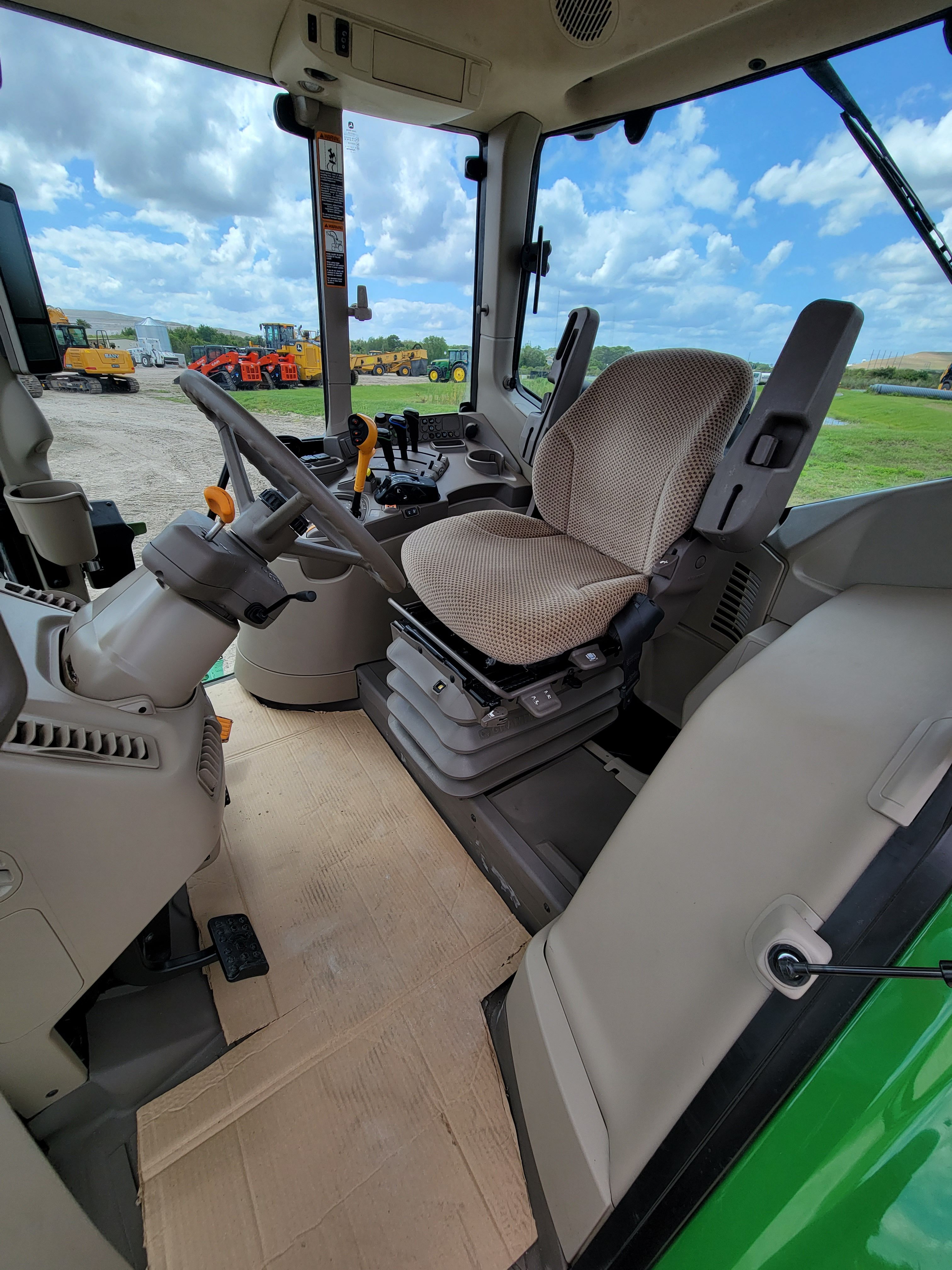 2021 JOHN DEERE 6130M Photo 8 Thumbnail