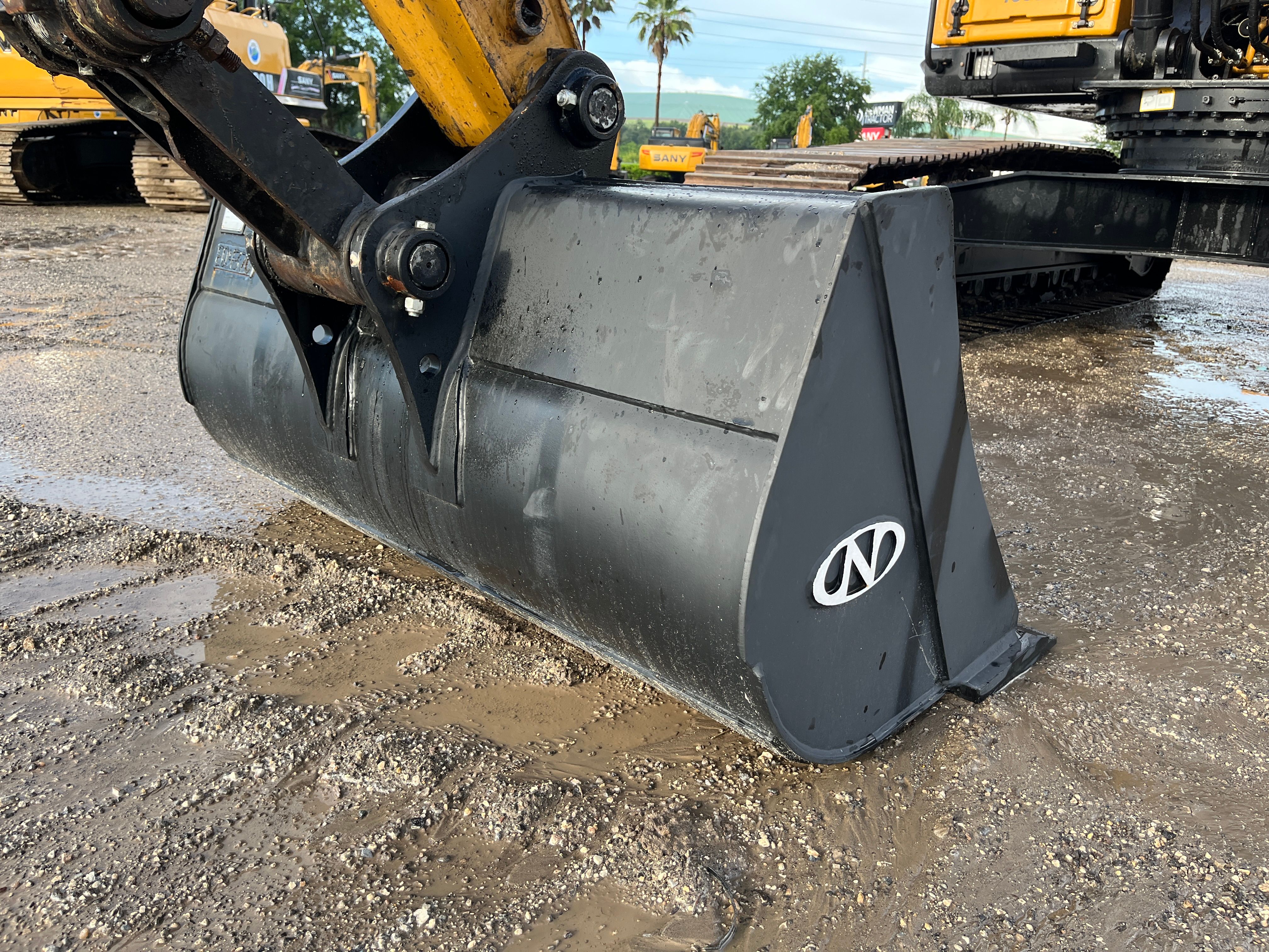 60" DC BUCKET FOR SY135C Photo 3 Thumbnail