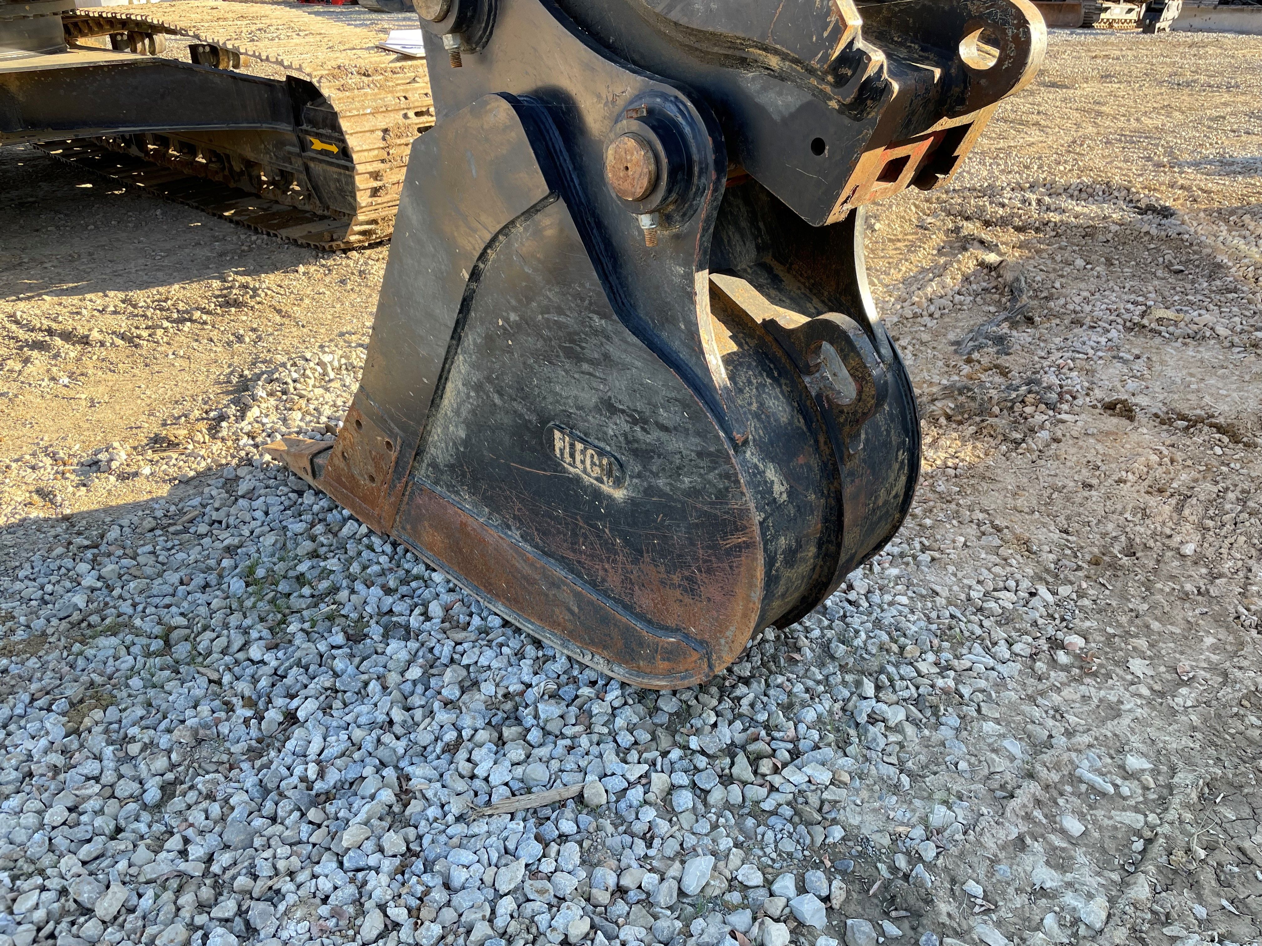 24" BUCKET FOR SY265C Photo 2 Thumbnail