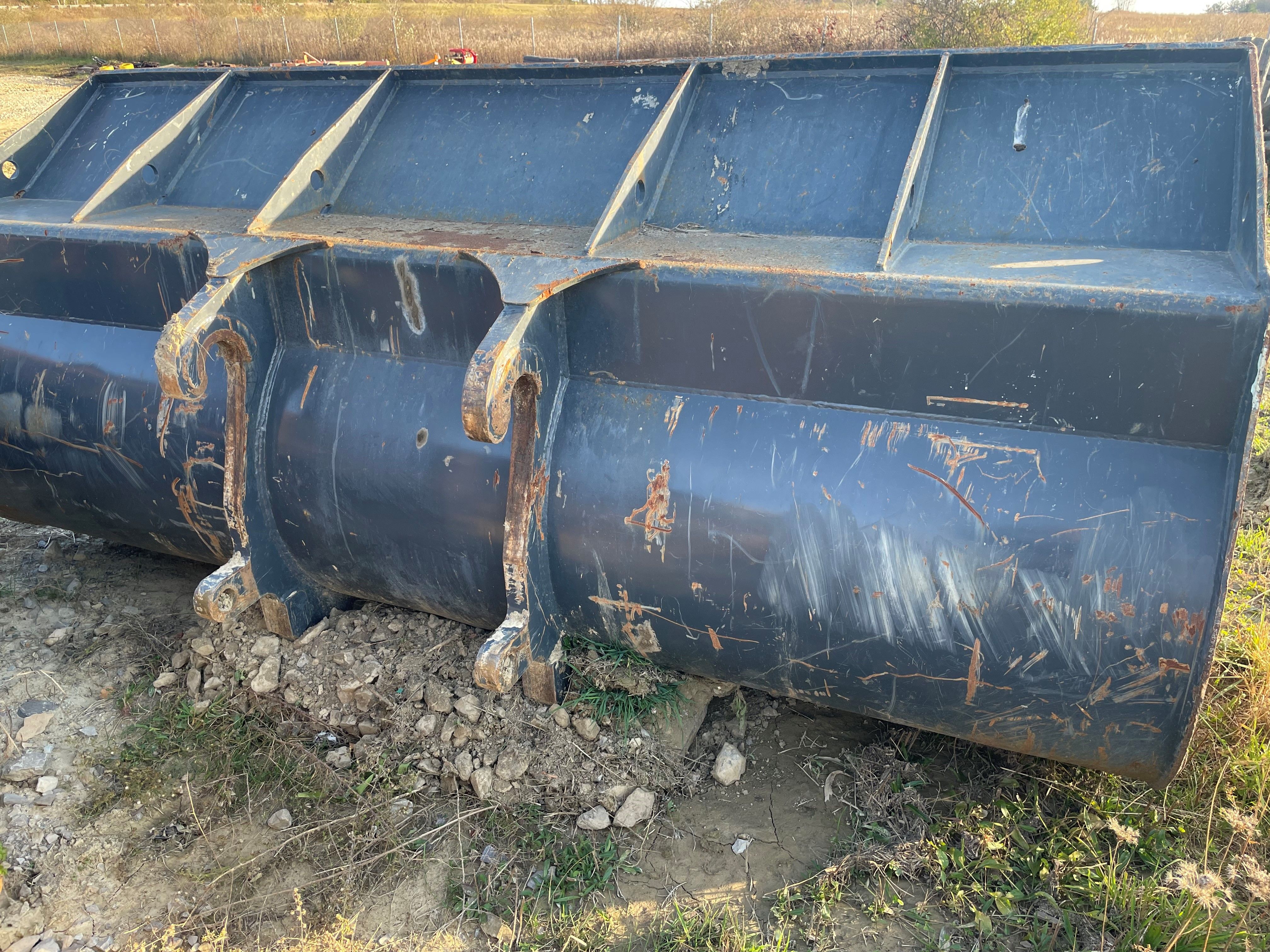 JOHN DEERE 744L WHEEL LOADER BUCKET Photo 1 Thumbnail