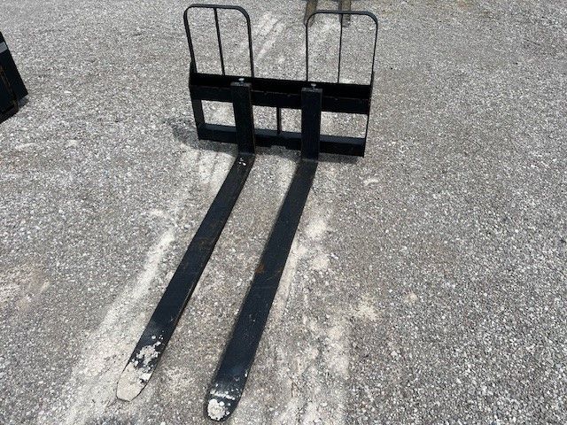 72" SKID STEER FORKS Photo 1 Thumbnail