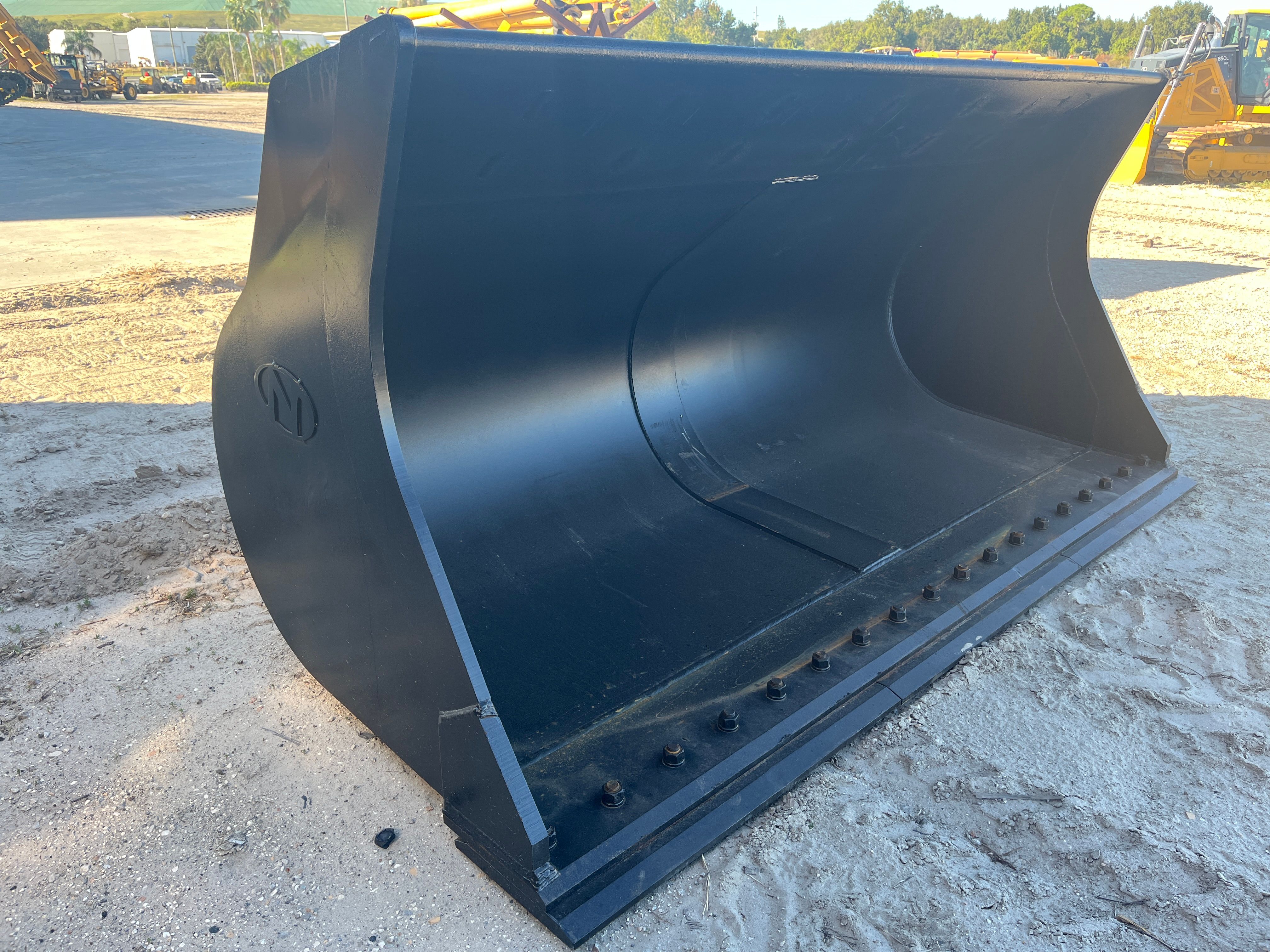 4CYD BUCKET FOR SW405K (114"W) Photo 1 Thumbnail