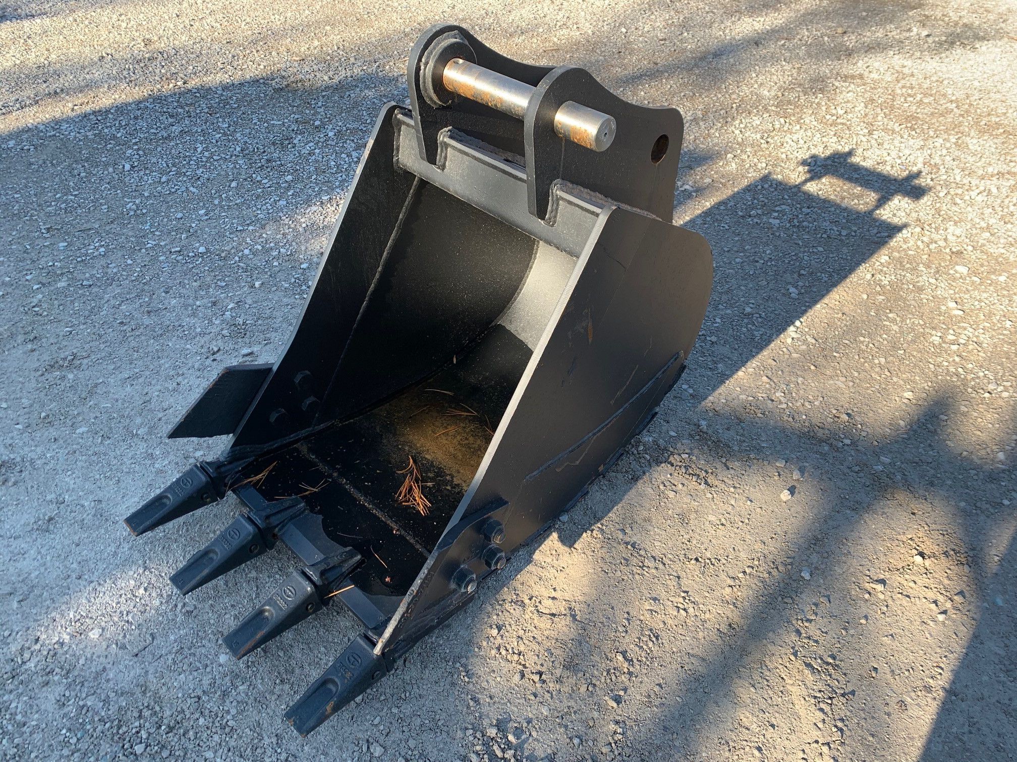 24" BUCKET FOR SY95C Photo 4 Thumbnail