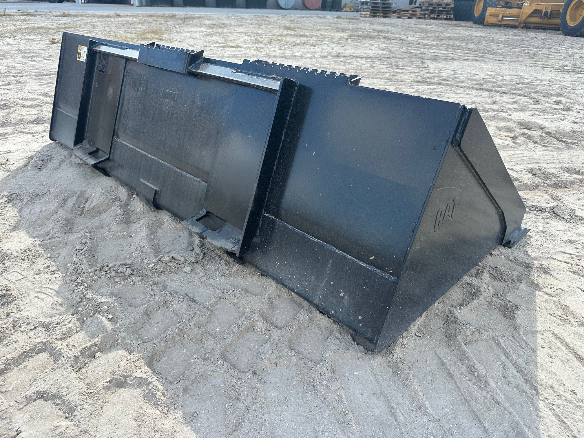 CAT 299D3 80" Skid Steer Bucket Photo 3 Thumbnail