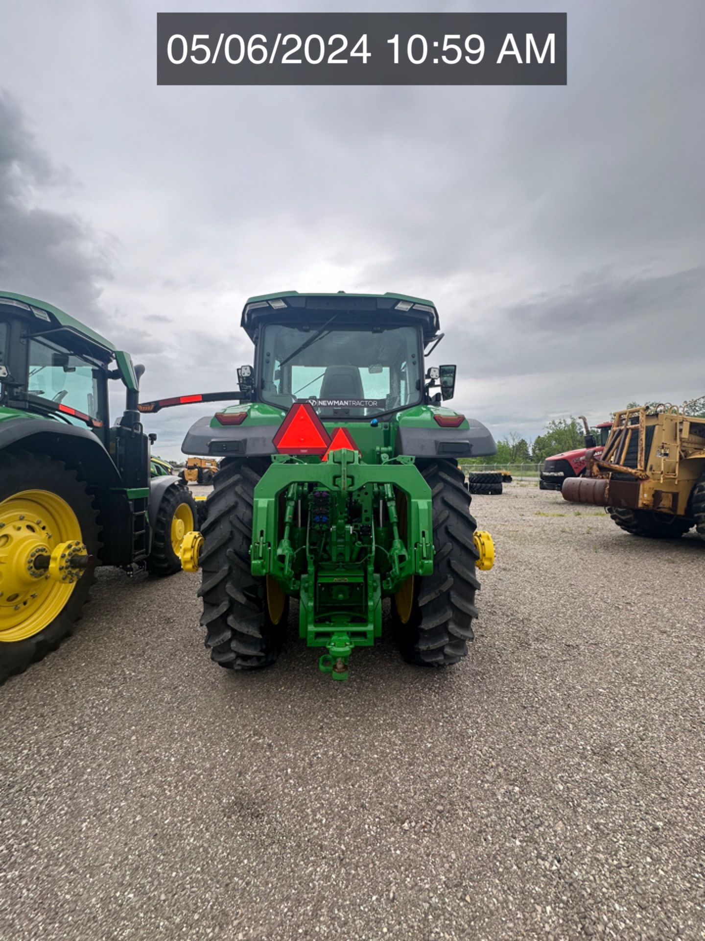 2023 JOHN DEERE 8R 310 Photo 6 Thumbnail