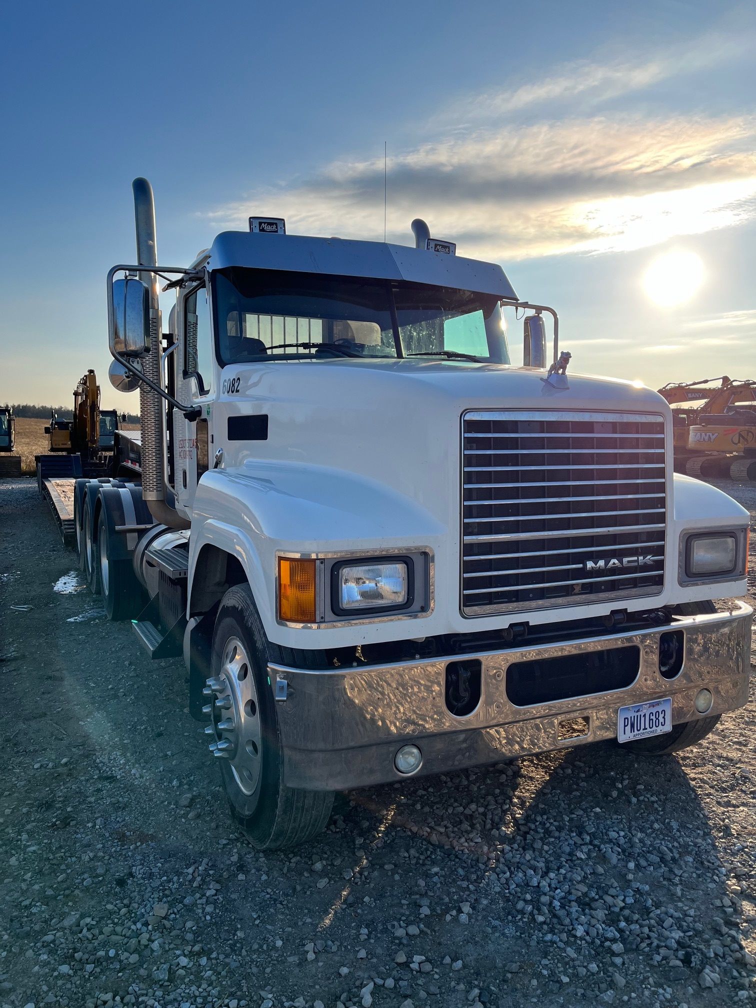 2016 MACK CHU613 Photo 4 Thumbnail