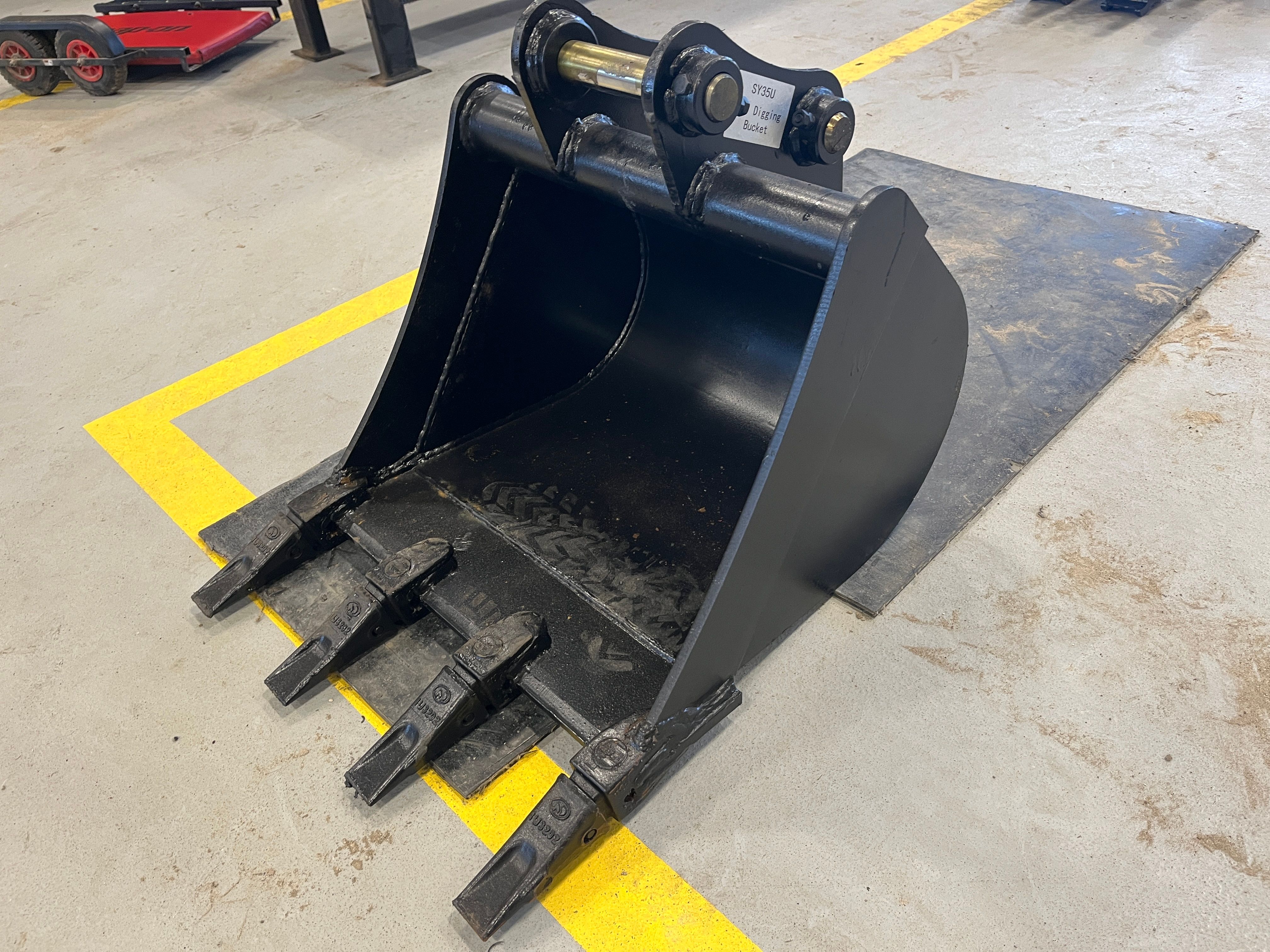 24" BUCKET FOR SY35U Photo 1 Thumbnail