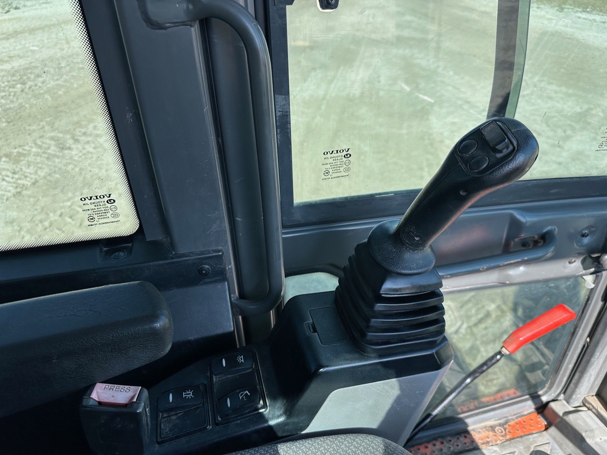 2017 VOLVO EC60E Photo 8 Thumbnail