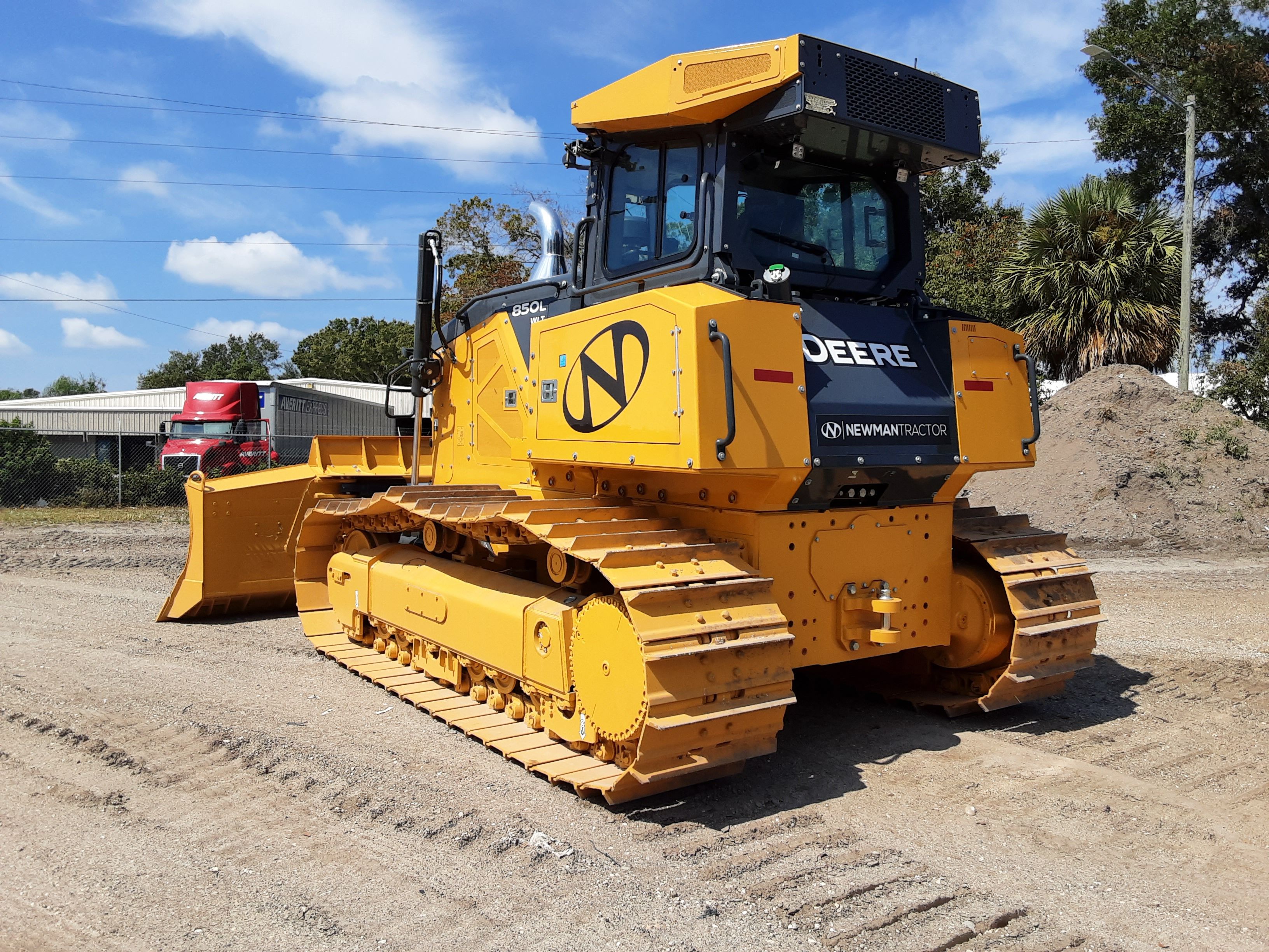 2023 JOHN DEERE 850L WLT Photo 3 Thumbnail