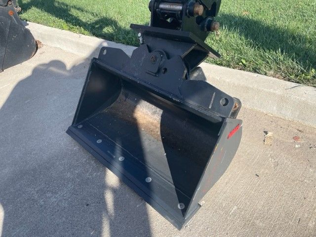 36" TILTING BUCKET FOR SY35U Photo 2 Thumbnail