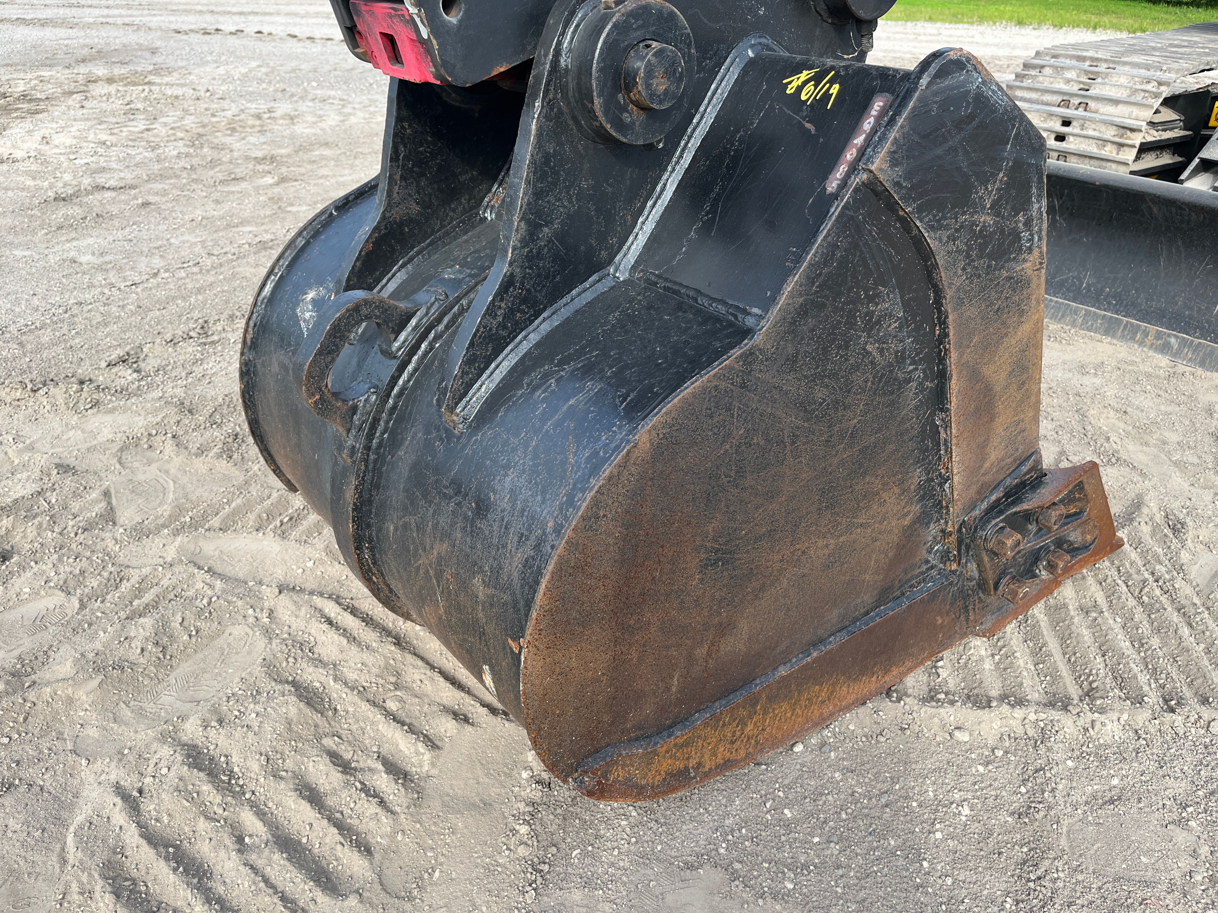 36" BUCKET FOR SY135C Photo 3 Thumbnail