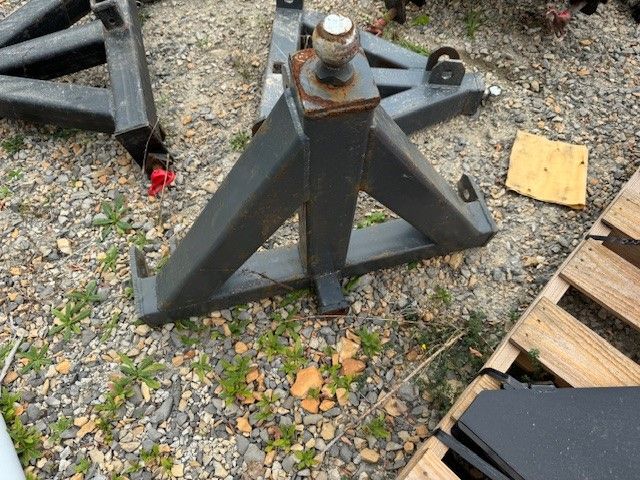 3 POINT HITCH FOR 6155S TRACTOR Photo 2 Thumbnail