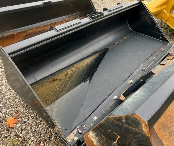 84" BUCKET FOR 333G Photo 2 Thumbnail