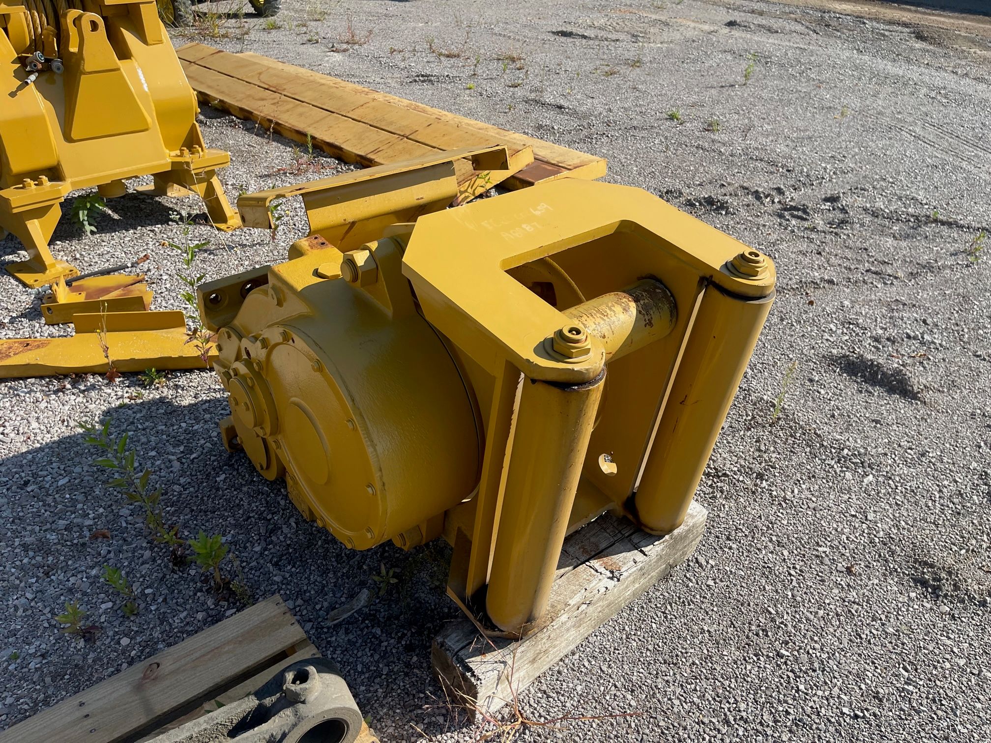 WINCH FOR D6N LGP CRAWLER TRACTOR Photo 2 Thumbnail