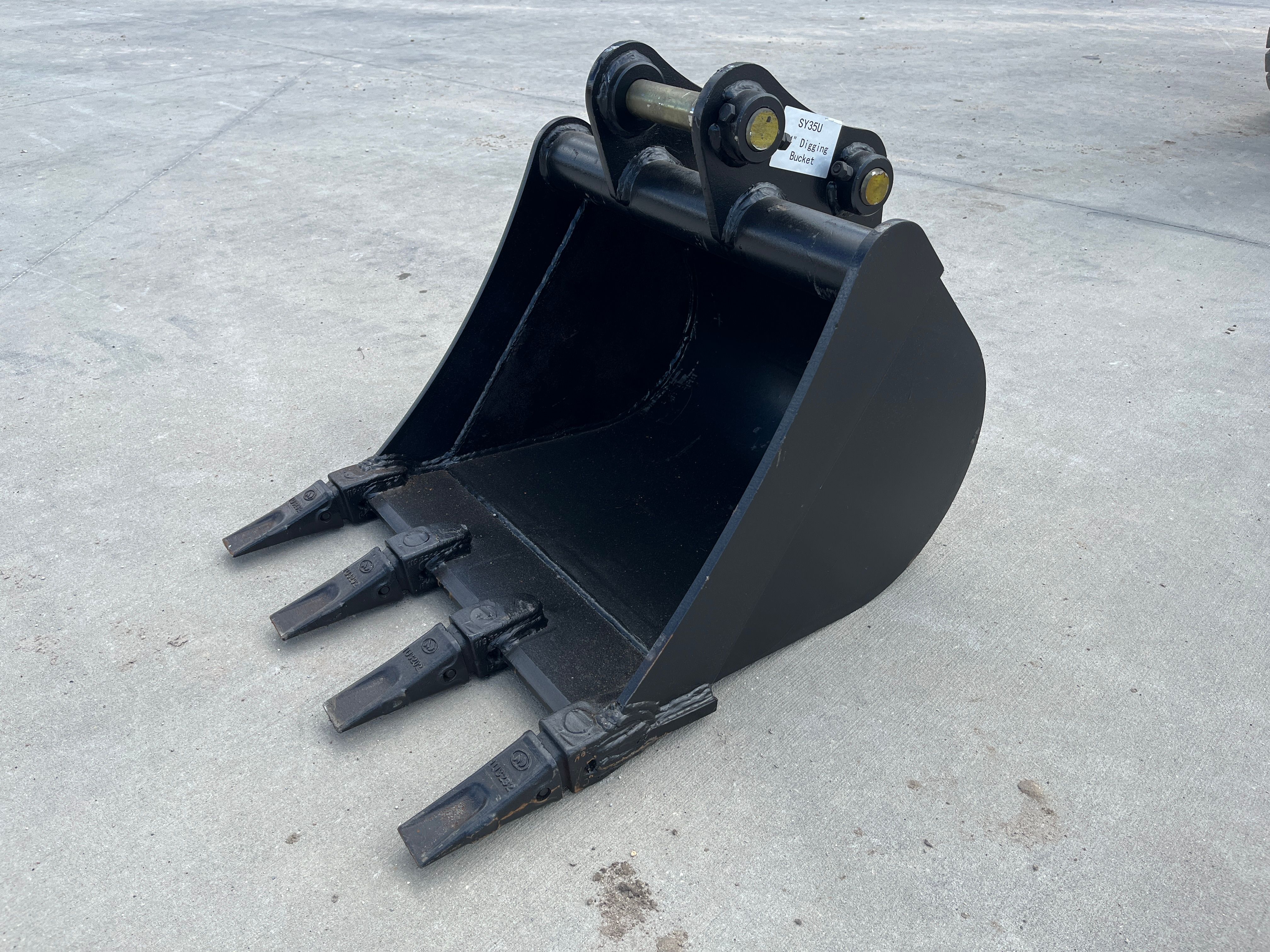 24" BUCKET FOR SY35U Photo 1 Thumbnail