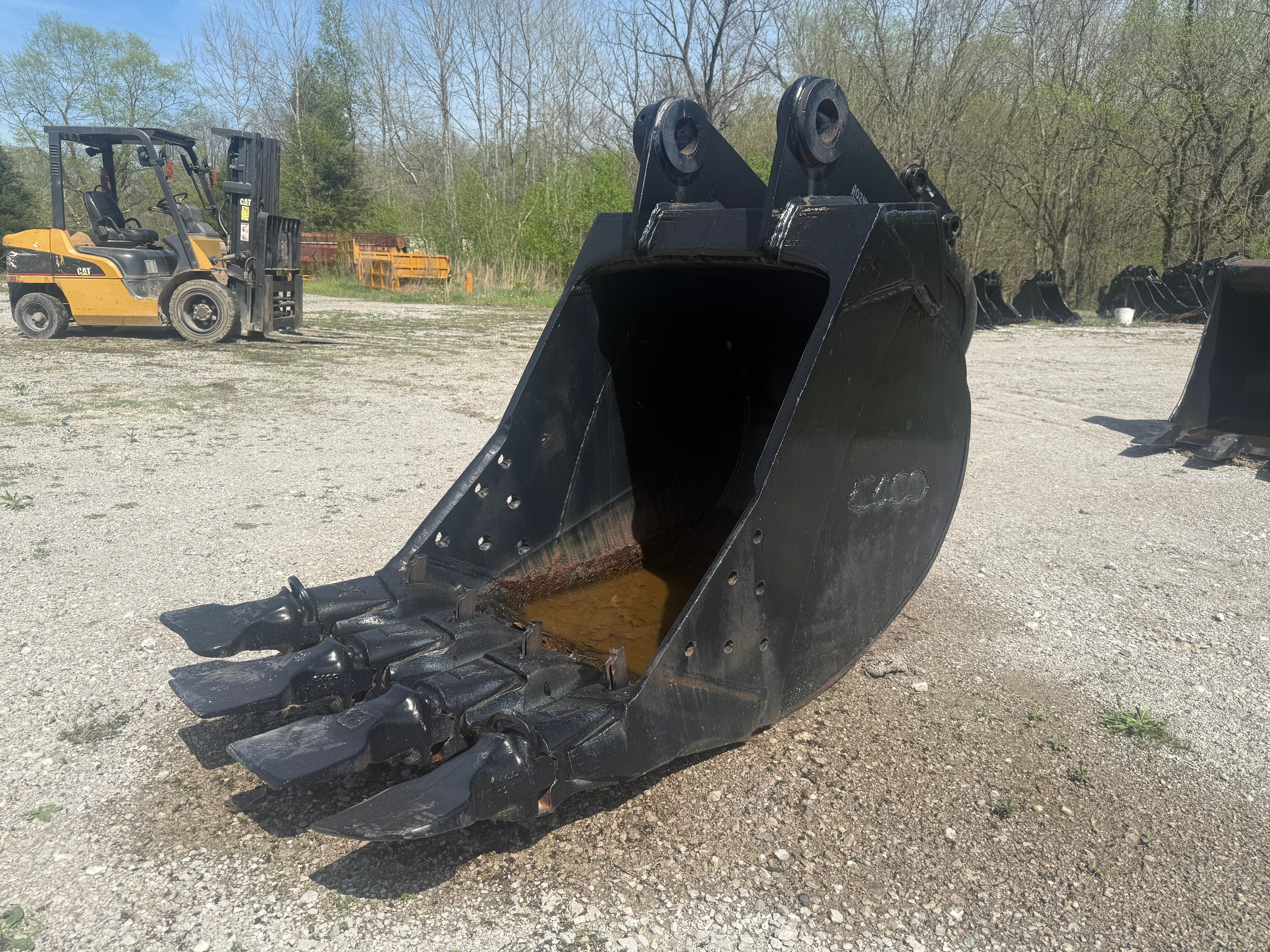 36" EXCAVATOR BUCKET Photo 3 Thumbnail