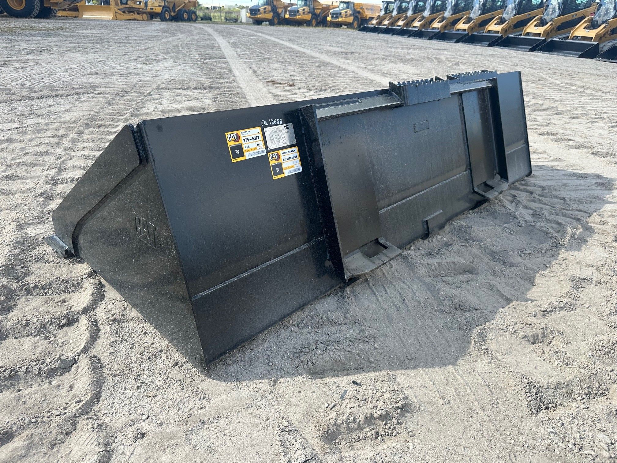 CAT 299D3 80" Skid Steer Bucket Photo 2 Thumbnail