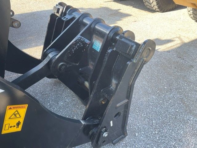 HYDRAULIC QUICK COUPLER FOR SW405K Photo 1 Thumbnail