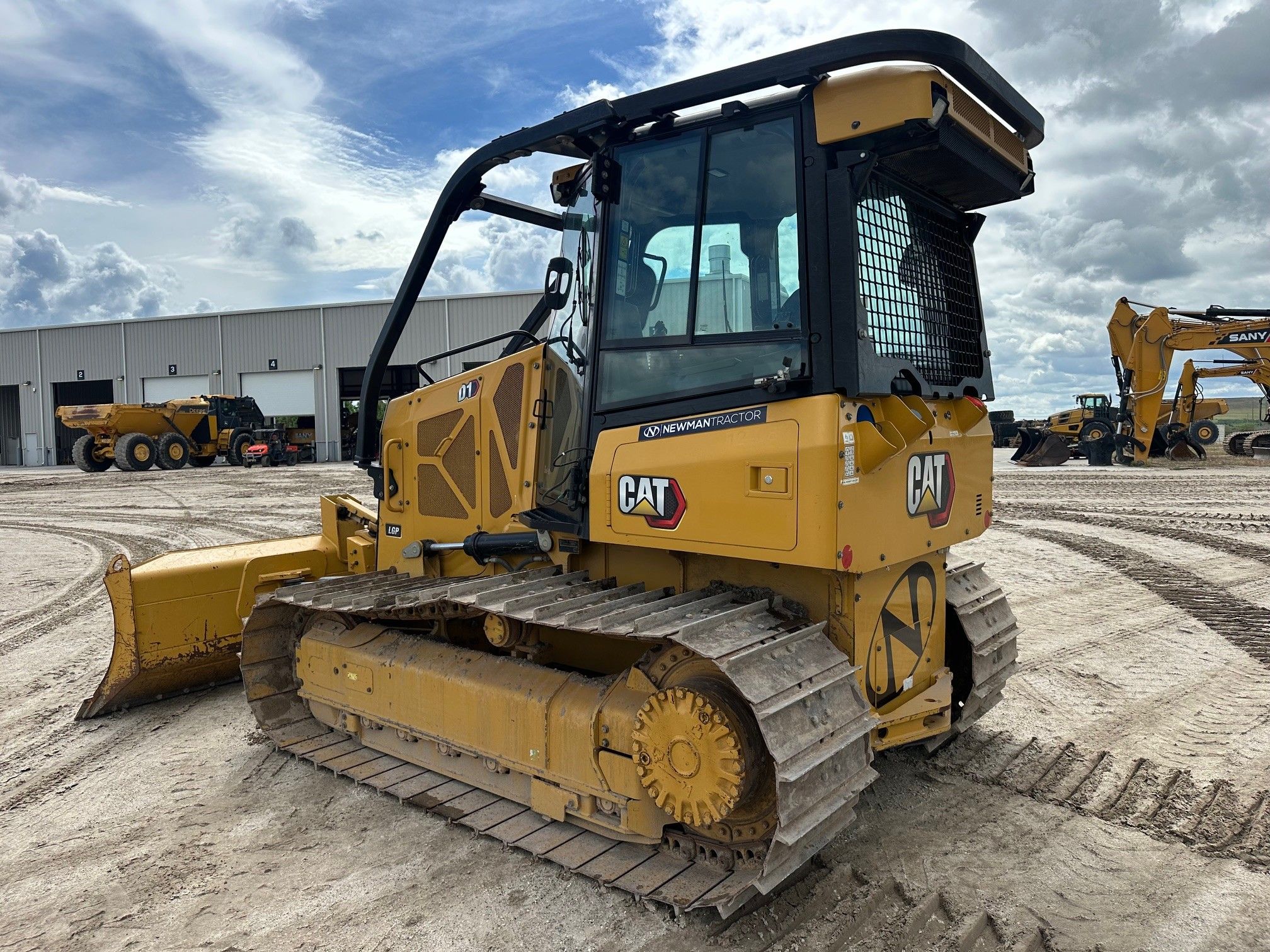 2022 CAT D1 Photo 3 Thumbnail