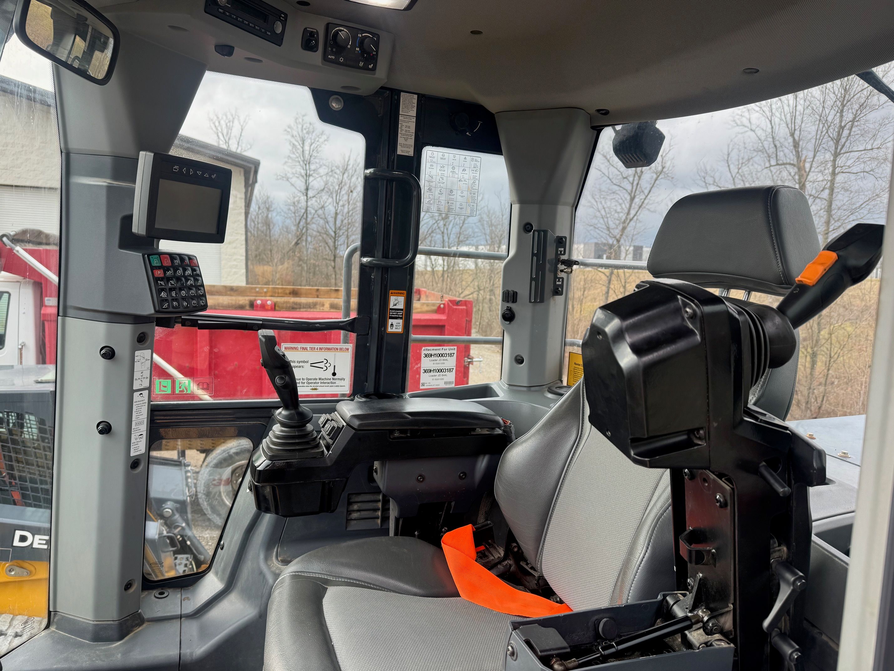 2022 JOHN DEERE 844L Photo 5 Thumbnail