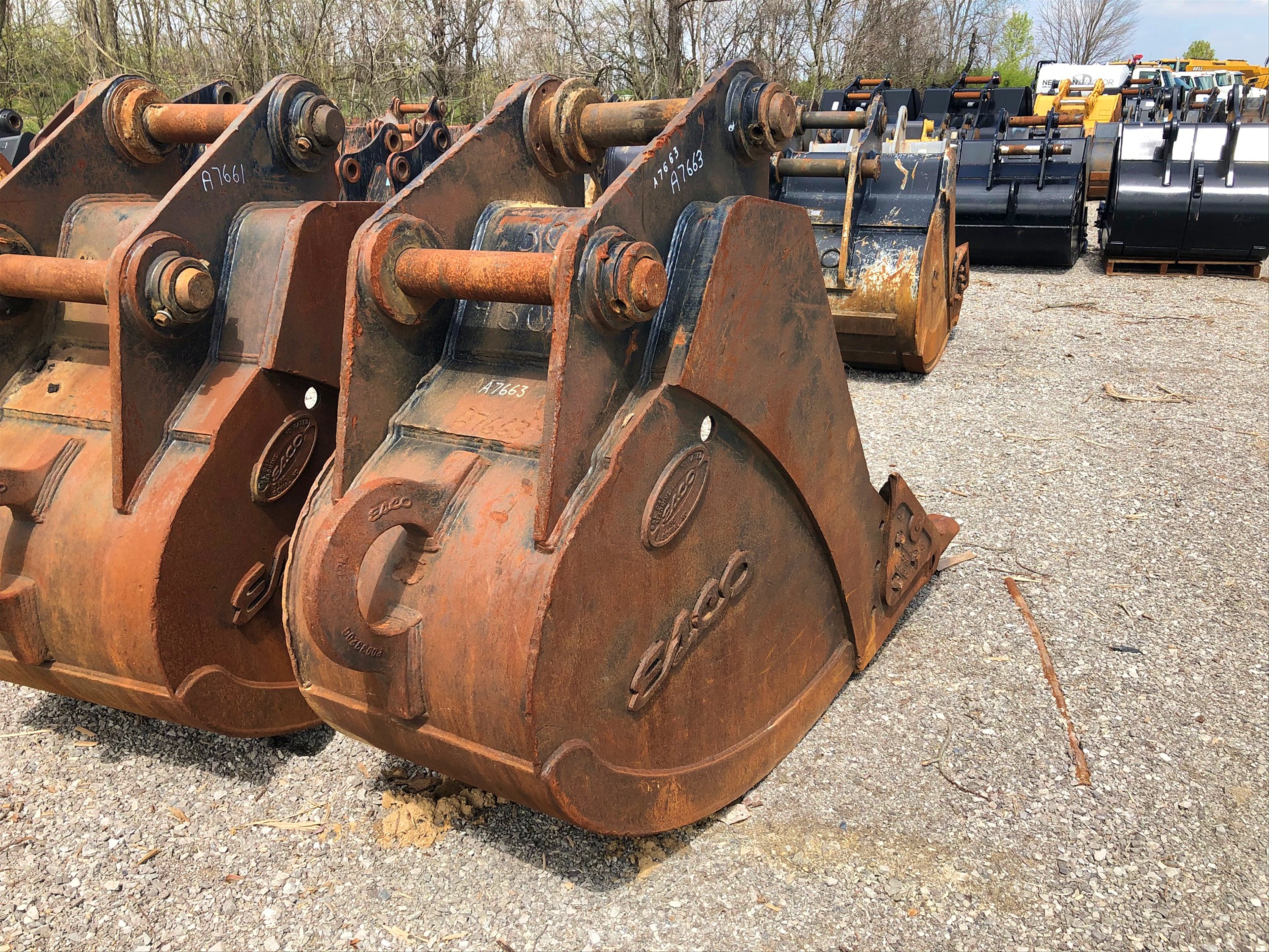 31" EXCAVATOR BUCKET Photo 2 Thumbnail