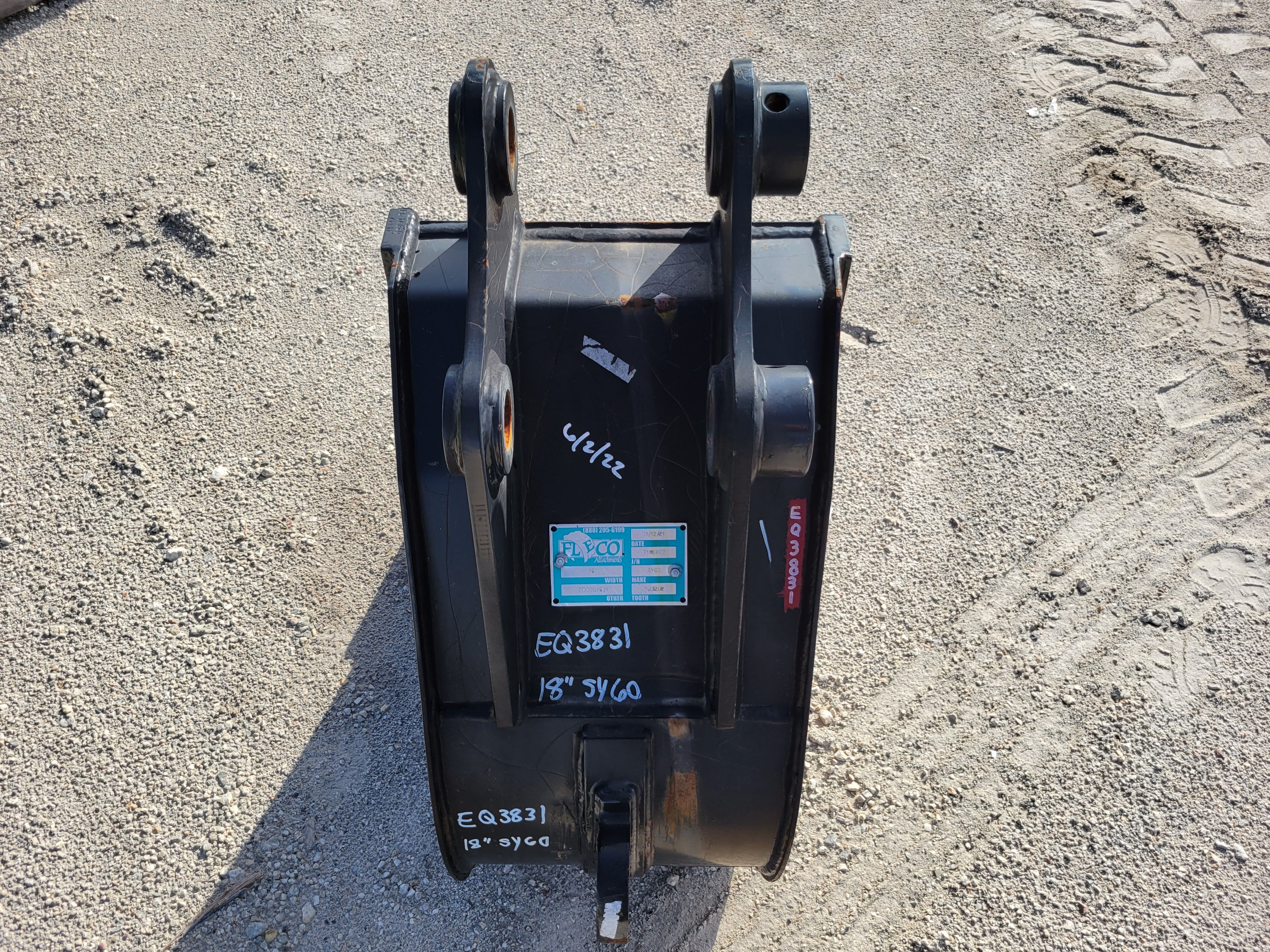 18" BUCKET FOR SY60C Photo 2 Thumbnail