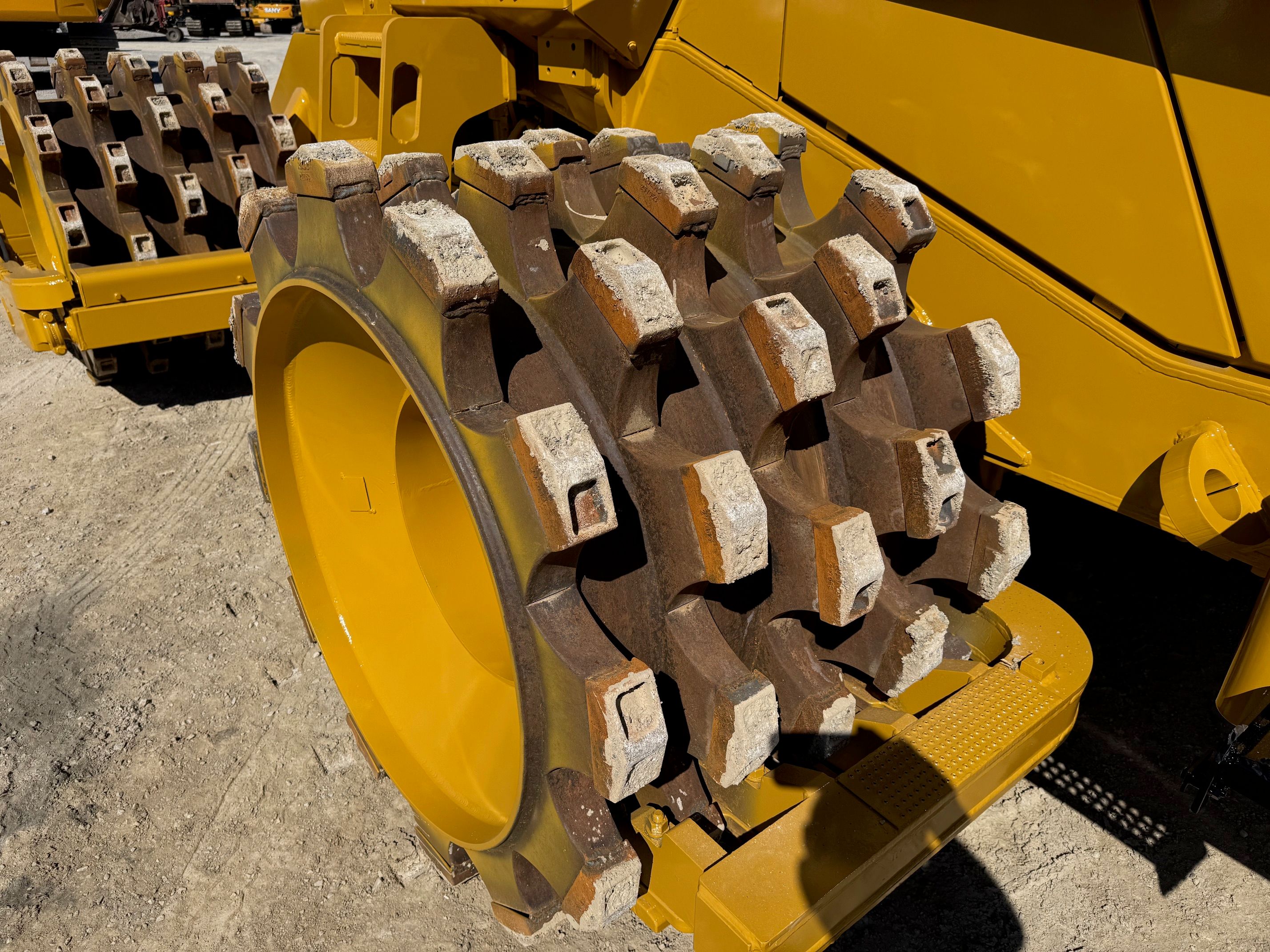 2006 CAT 815F Photo 9 Thumbnail