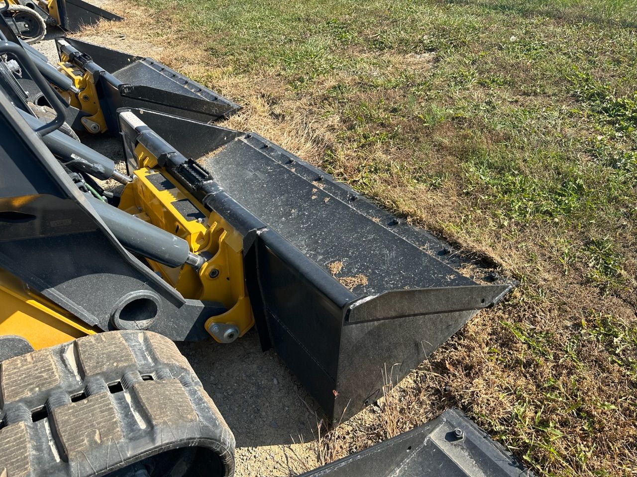 84" BUCKET FOR 333P Photo 3 Thumbnail