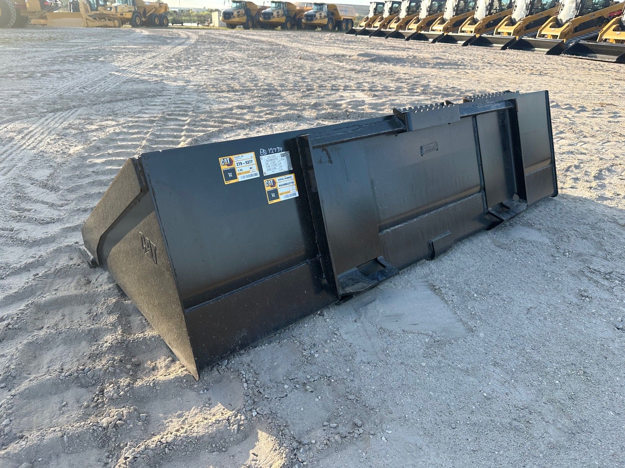 CAT 299D3 80" Skid Steer Bucket Photo 2 Thumbnail