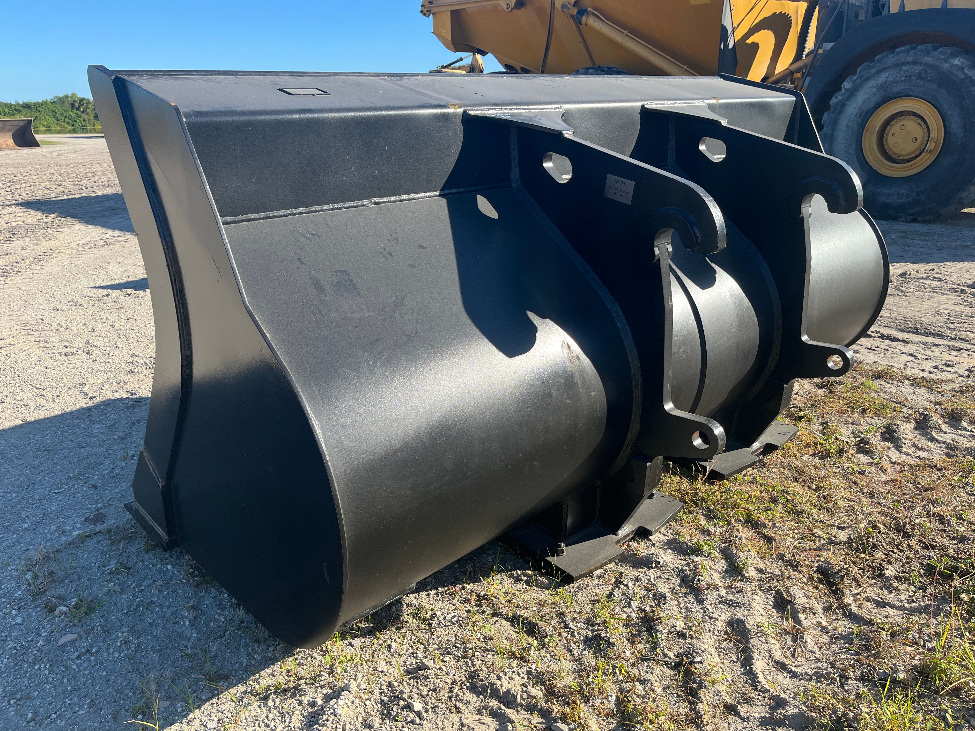 4CYD BUCKET FOR SW405K (114"W) Photo 3 Thumbnail