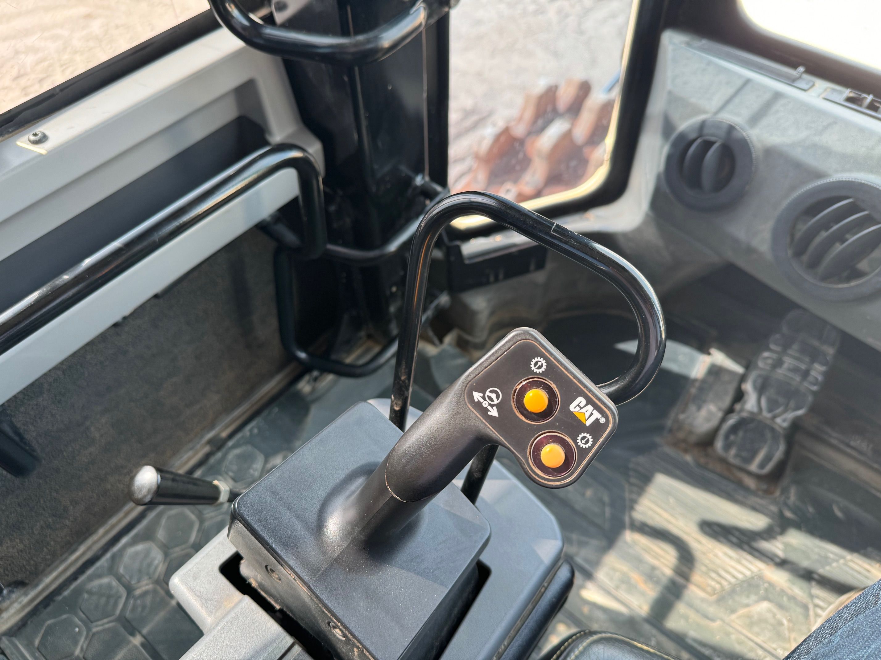 2020 CAT 815K Photo 10 Thumbnail