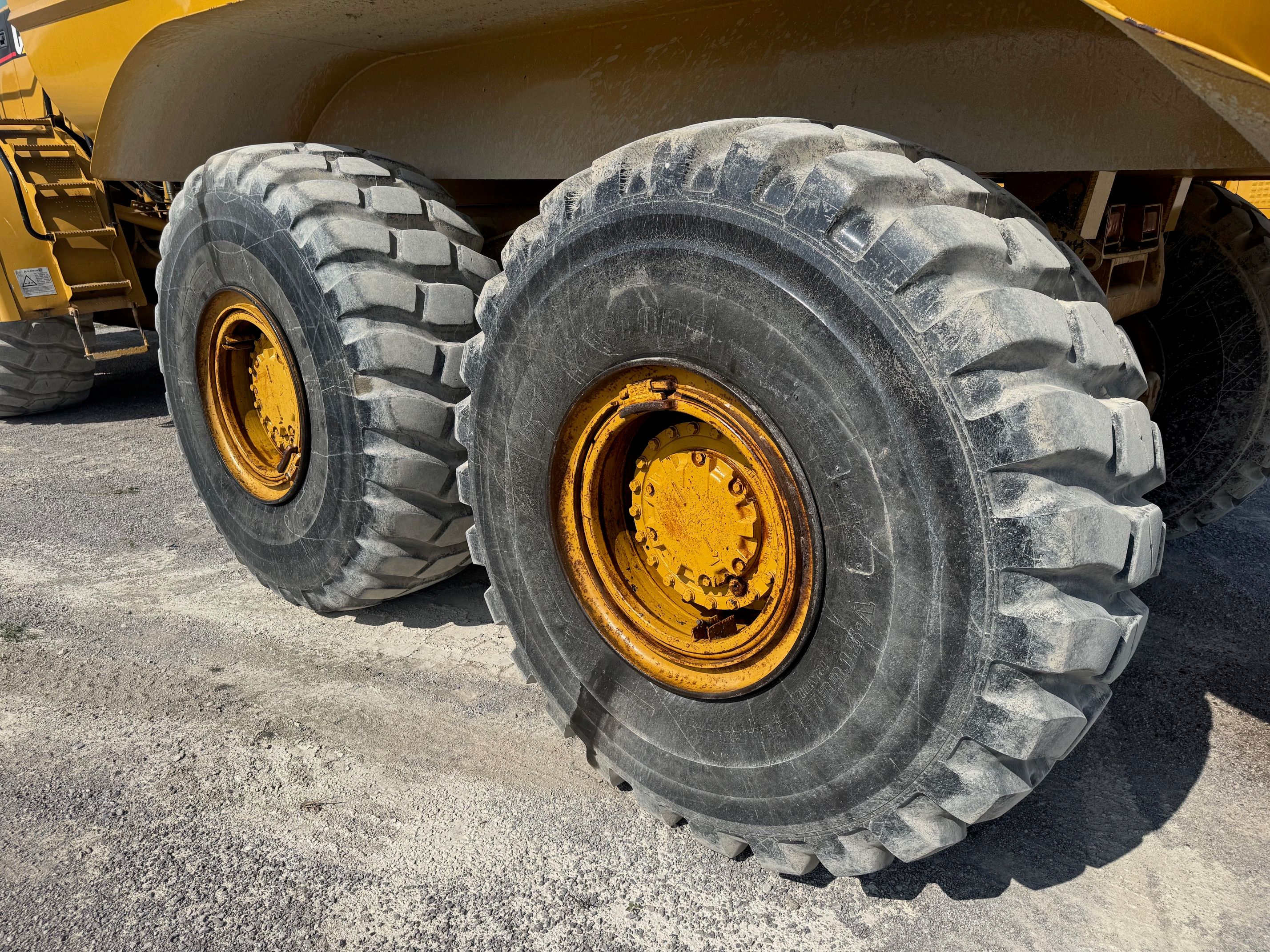 2004 CAT 735 Photo 9 Thumbnail