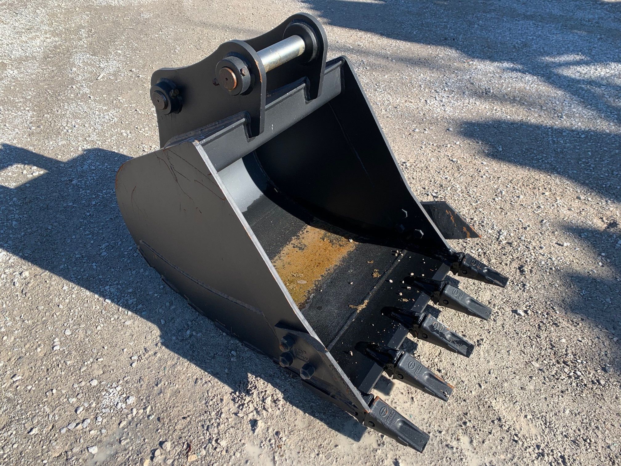 30" BUCKET FOR SY95C Photo 3 Thumbnail