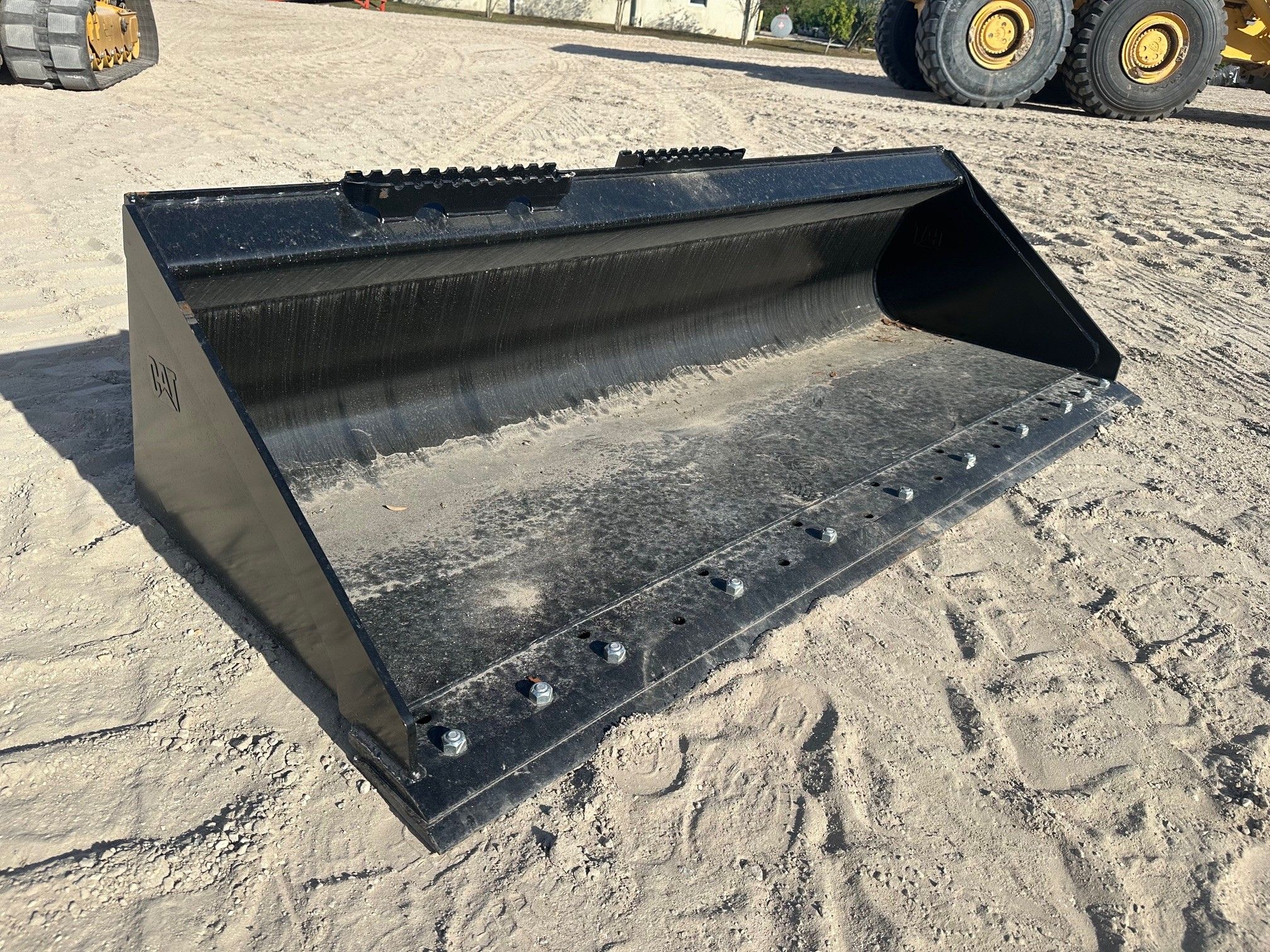 CAT 299D3 80" Skid Steer Bucket Photo 4 Thumbnail