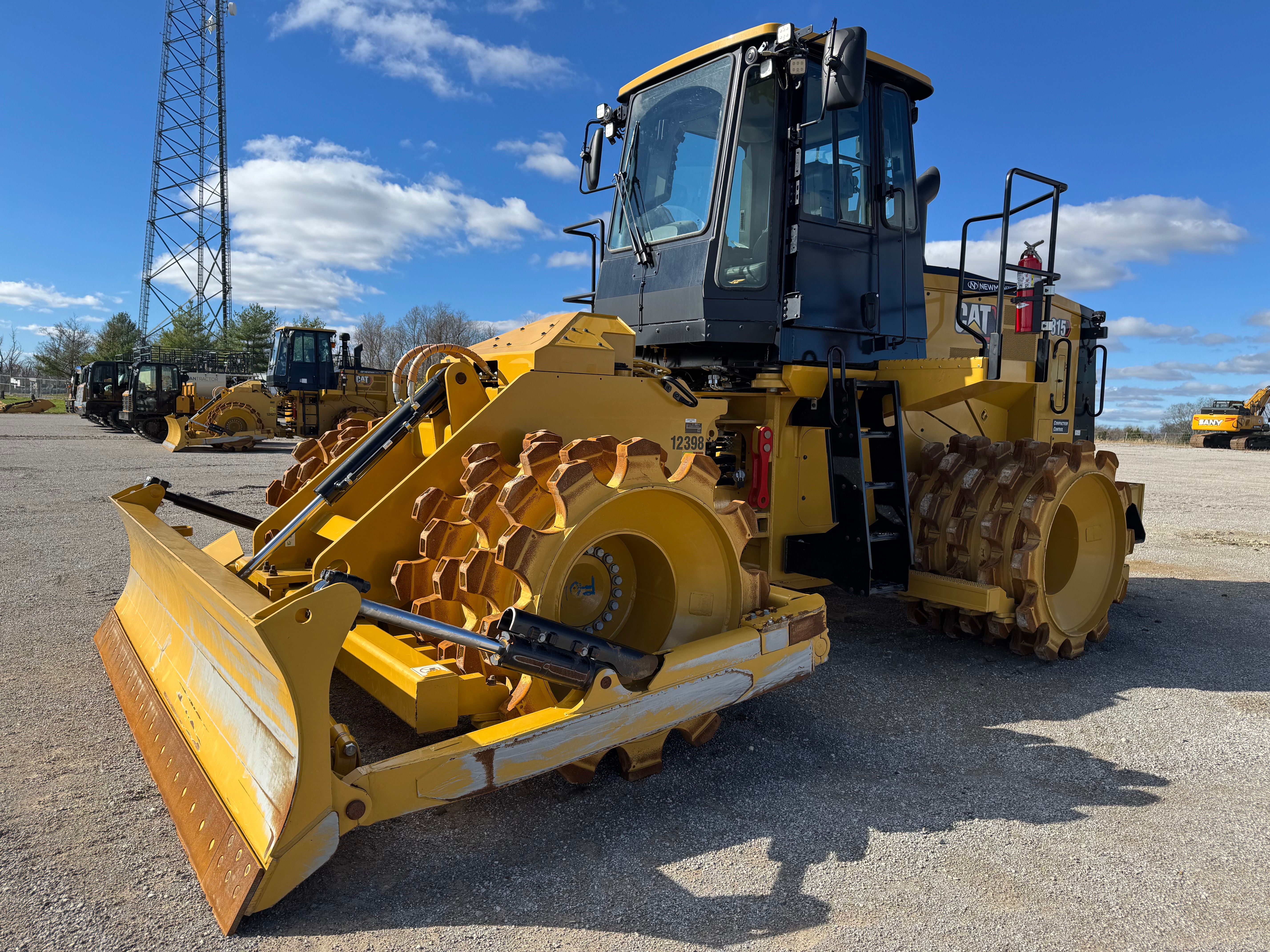 2024 CAT 815 Photo 1 Thumbnail