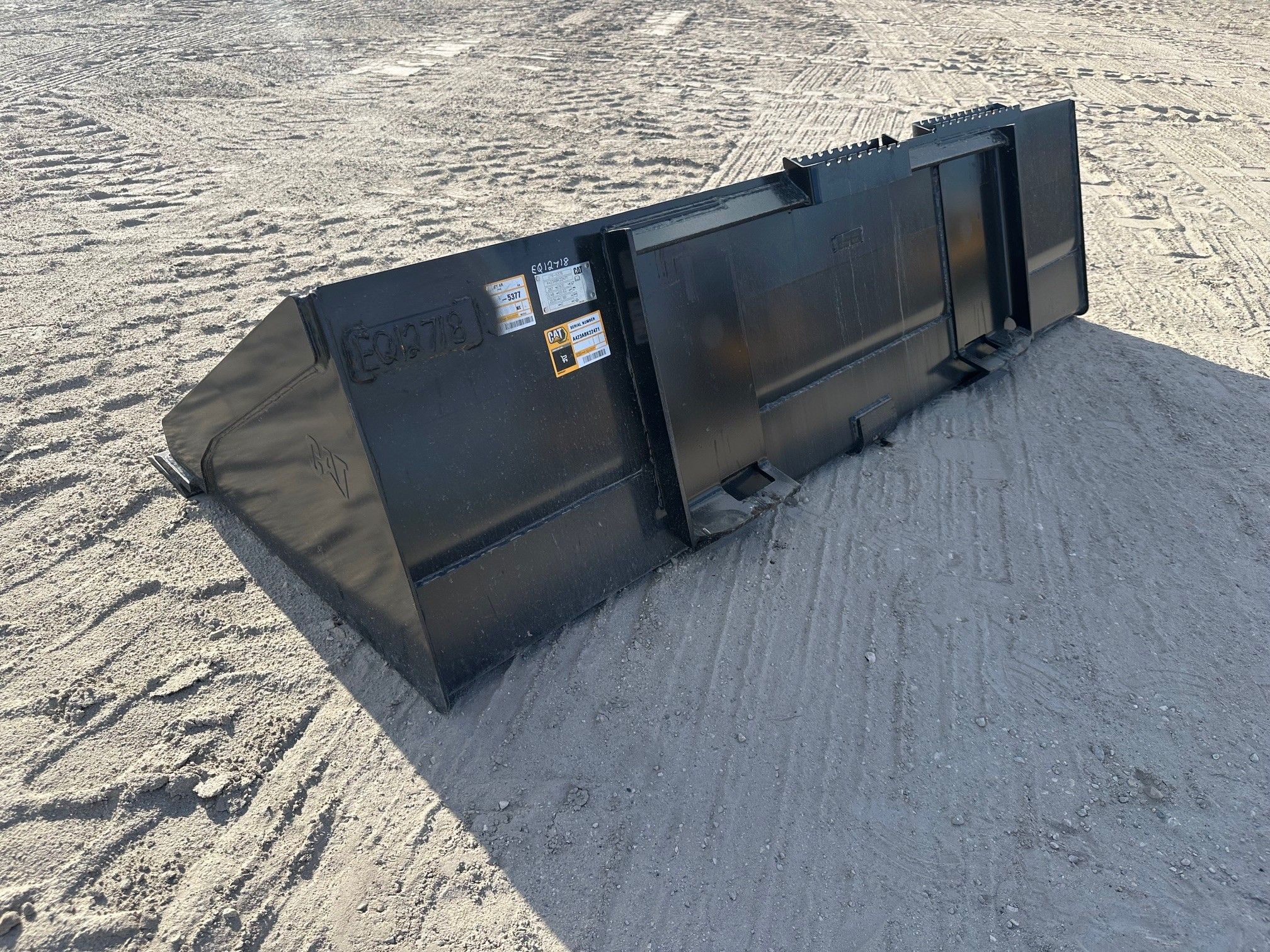 CAT 299D3 80" Skid Steer Bucket Photo 2 Thumbnail