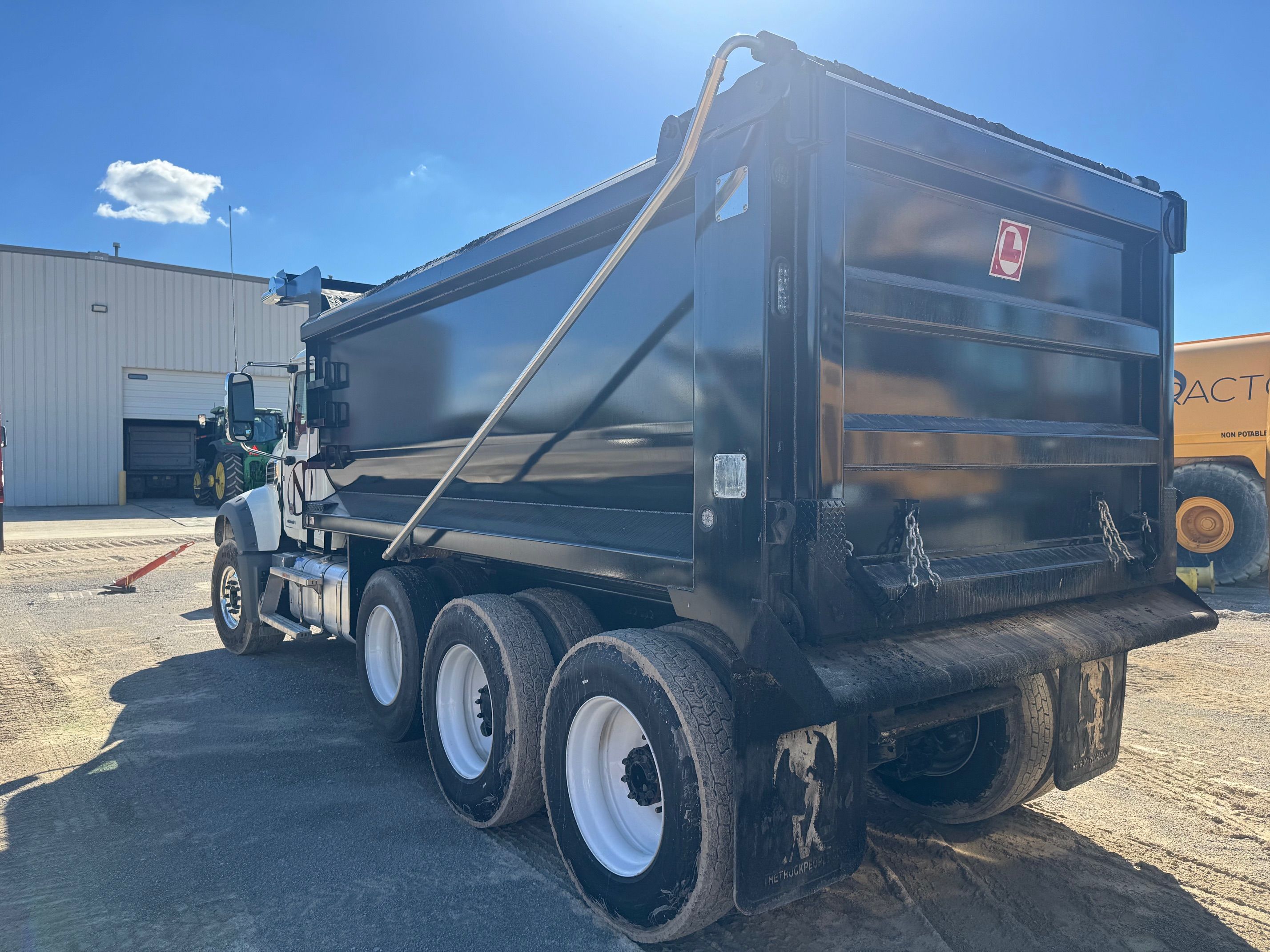 2025 MACK GR64F Photo 2 Thumbnail