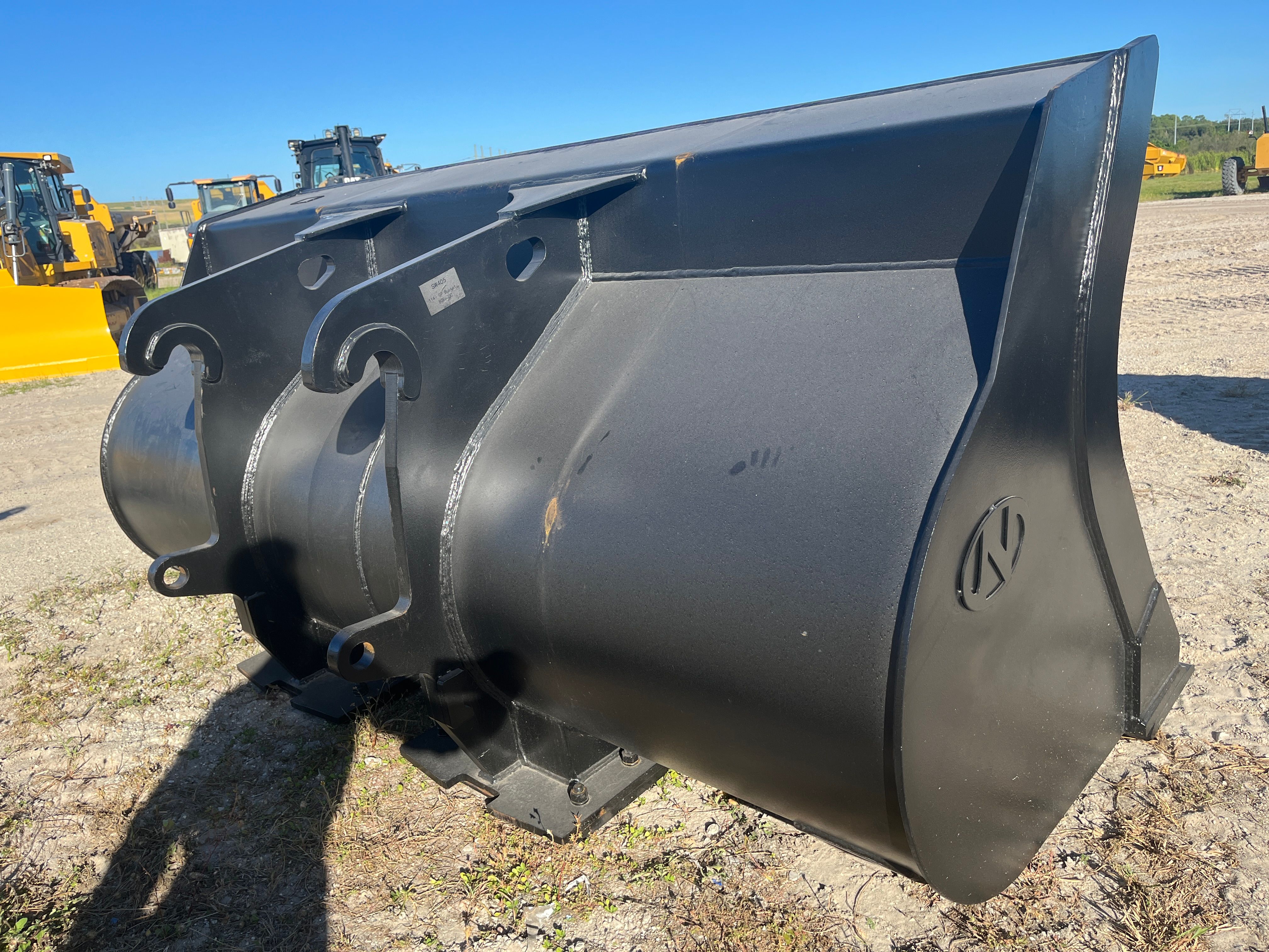 4CYD BUCKET FOR SW405K (114"W) Photo 2 Thumbnail