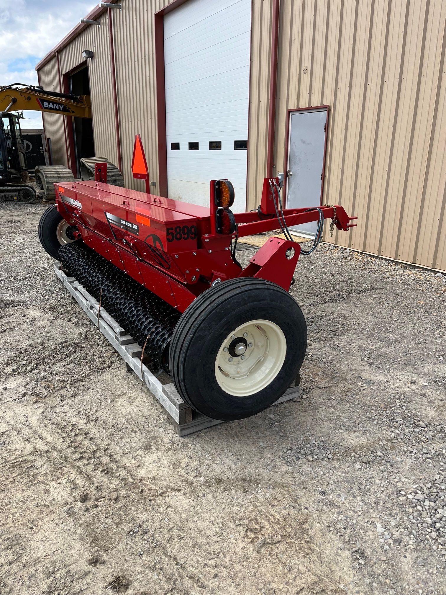 BRILLION 10' SSB SURE-STAND SEEDER Photo 3 Thumbnail