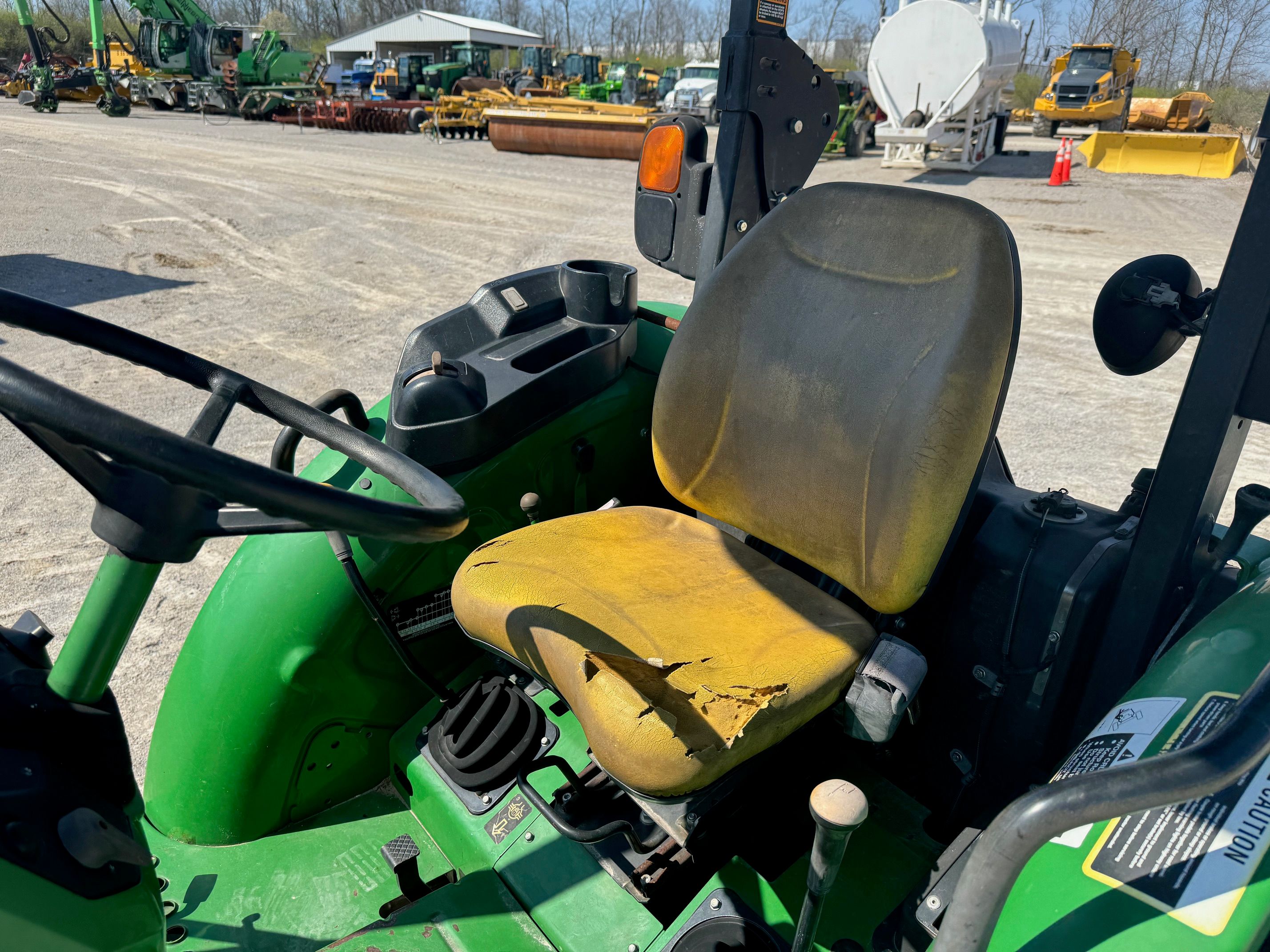 2018 JOHN DEERE 5045E Photo 8 Thumbnail
