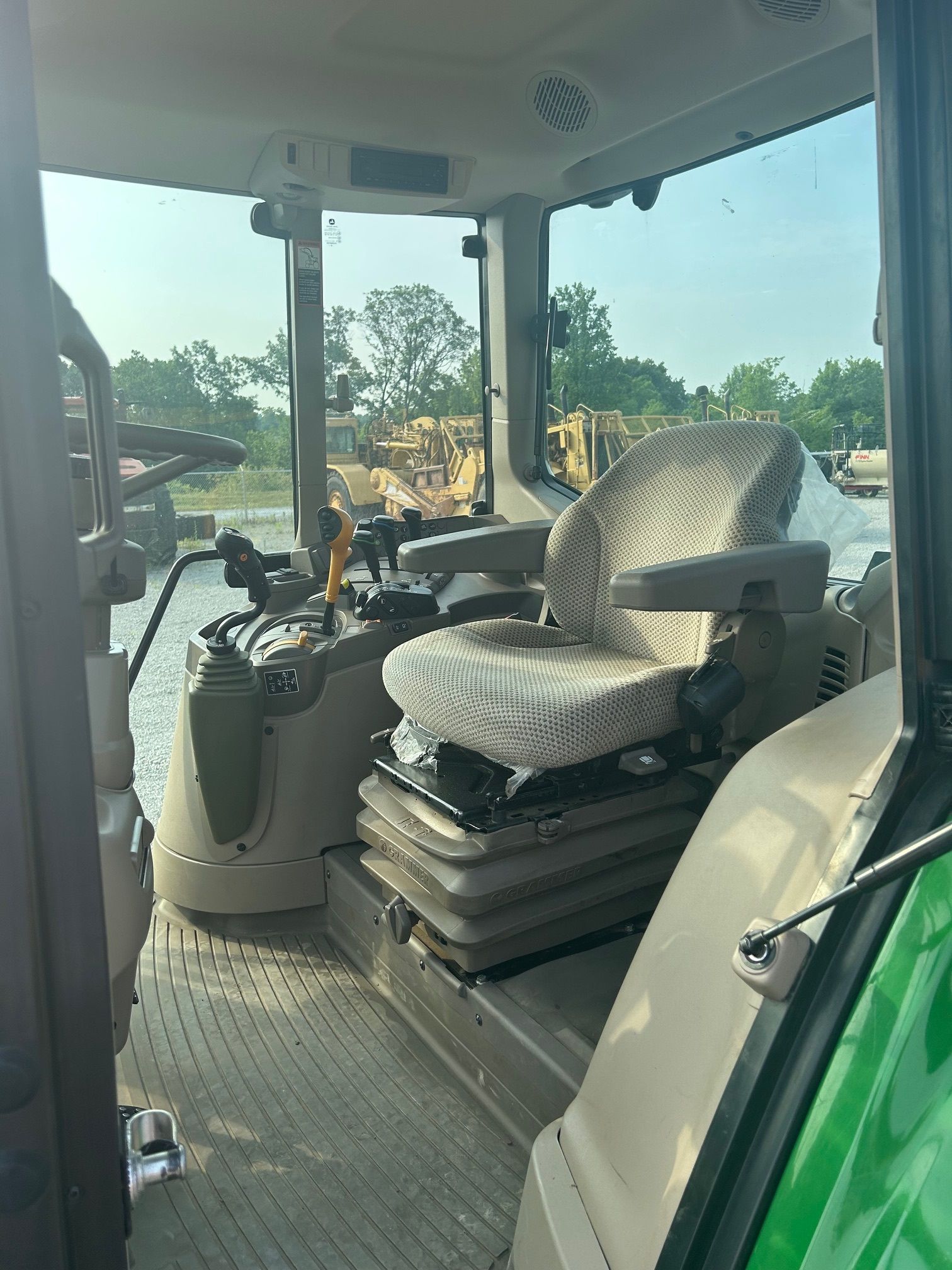 2021 JOHN DEERE 6155M Photo 8 Thumbnail