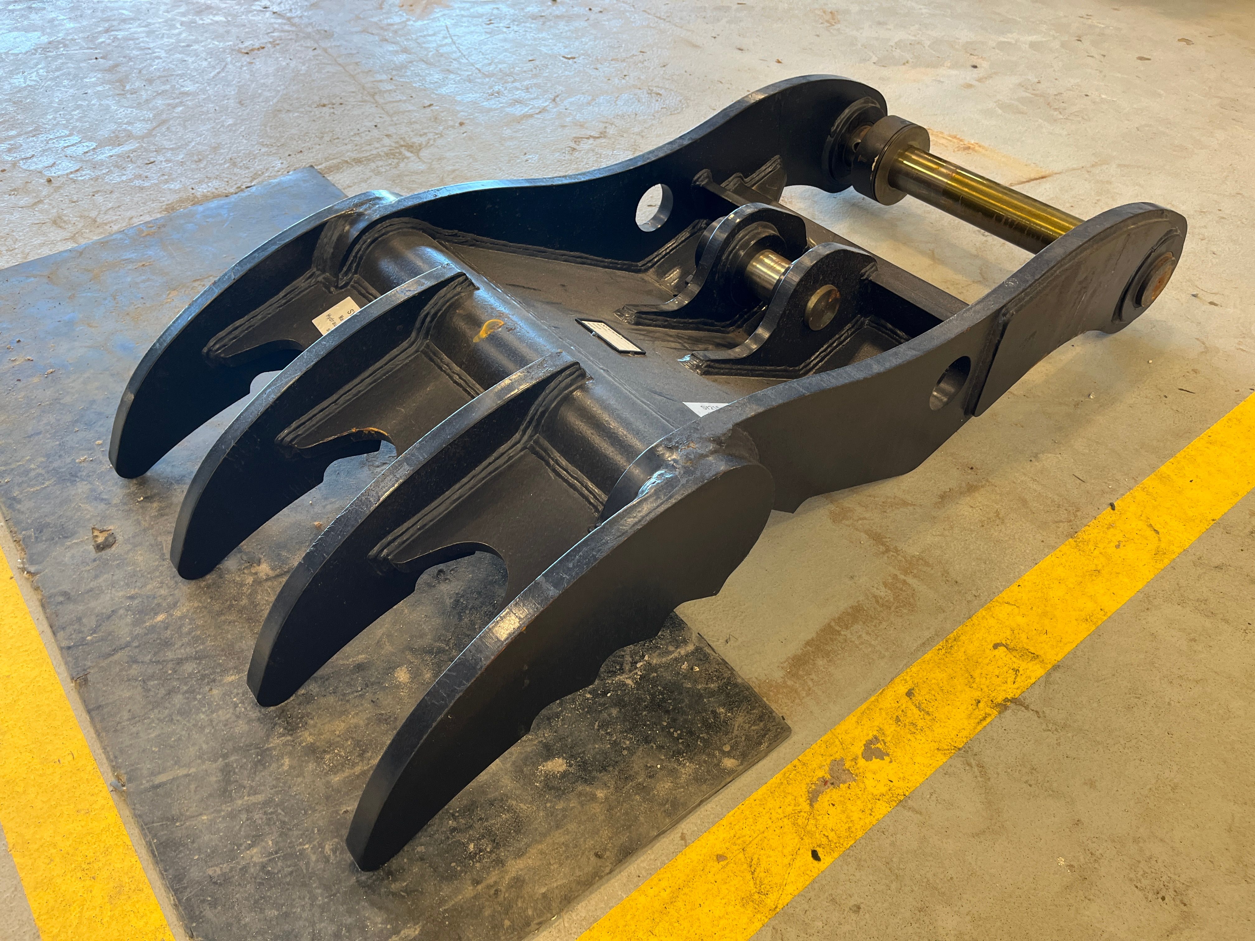 THS THUMB SHORT (NO QUICK COUPLER) FOR SY215C Photo 1 Thumbnail