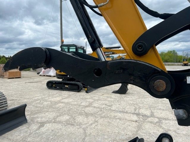 THUMB FOR SY135C (FOR USE W/ QUICK COUPLER) Photo 3 Thumbnail