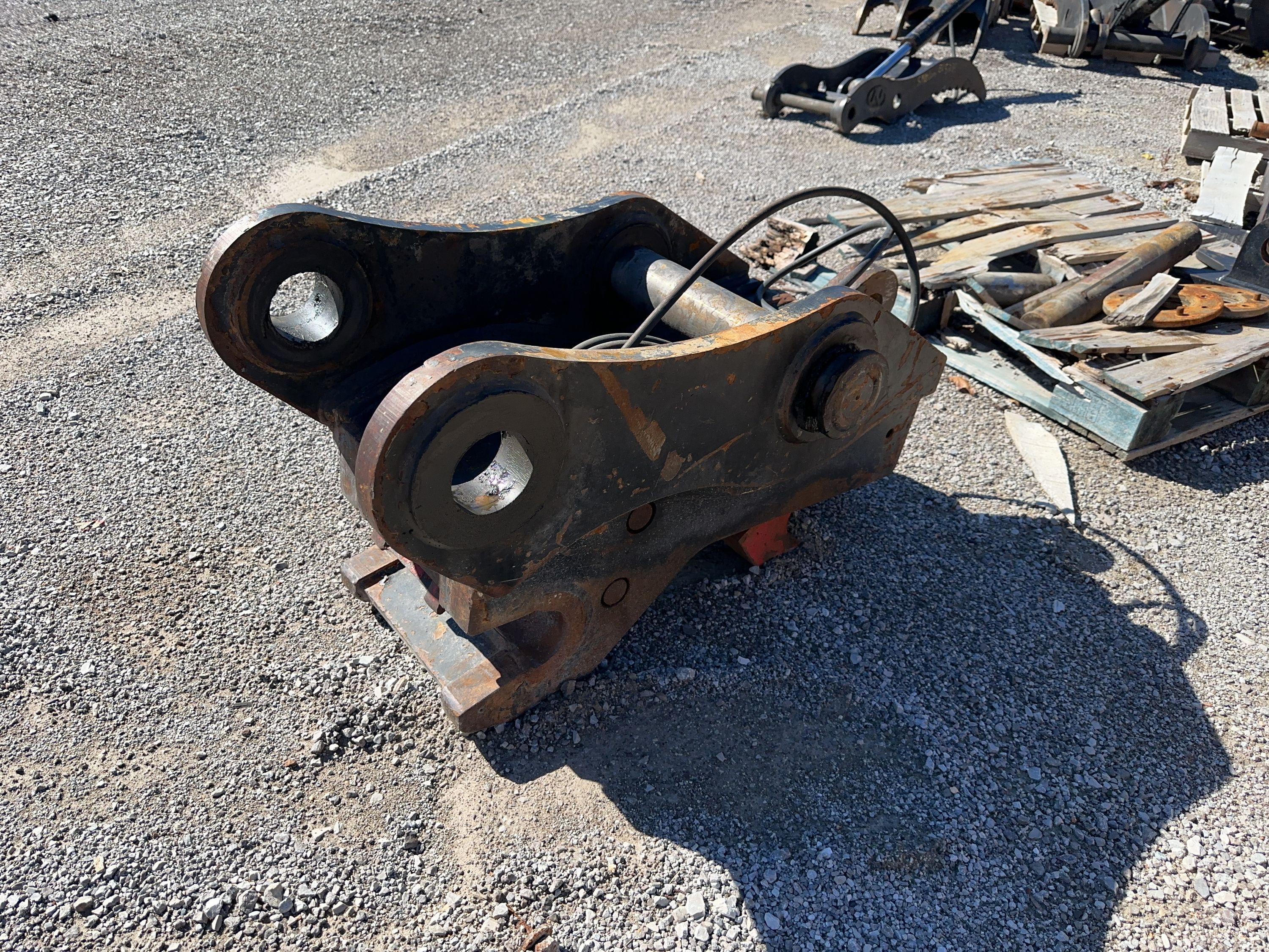 HYDRAULIC QUICK COUPLER FOR SY265C Photo 2 Thumbnail