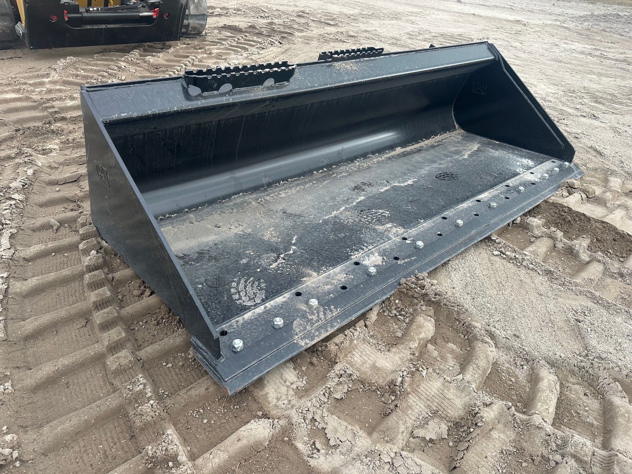 CAT 299D3 80" Skid Steer Bucket Photo 4 Thumbnail